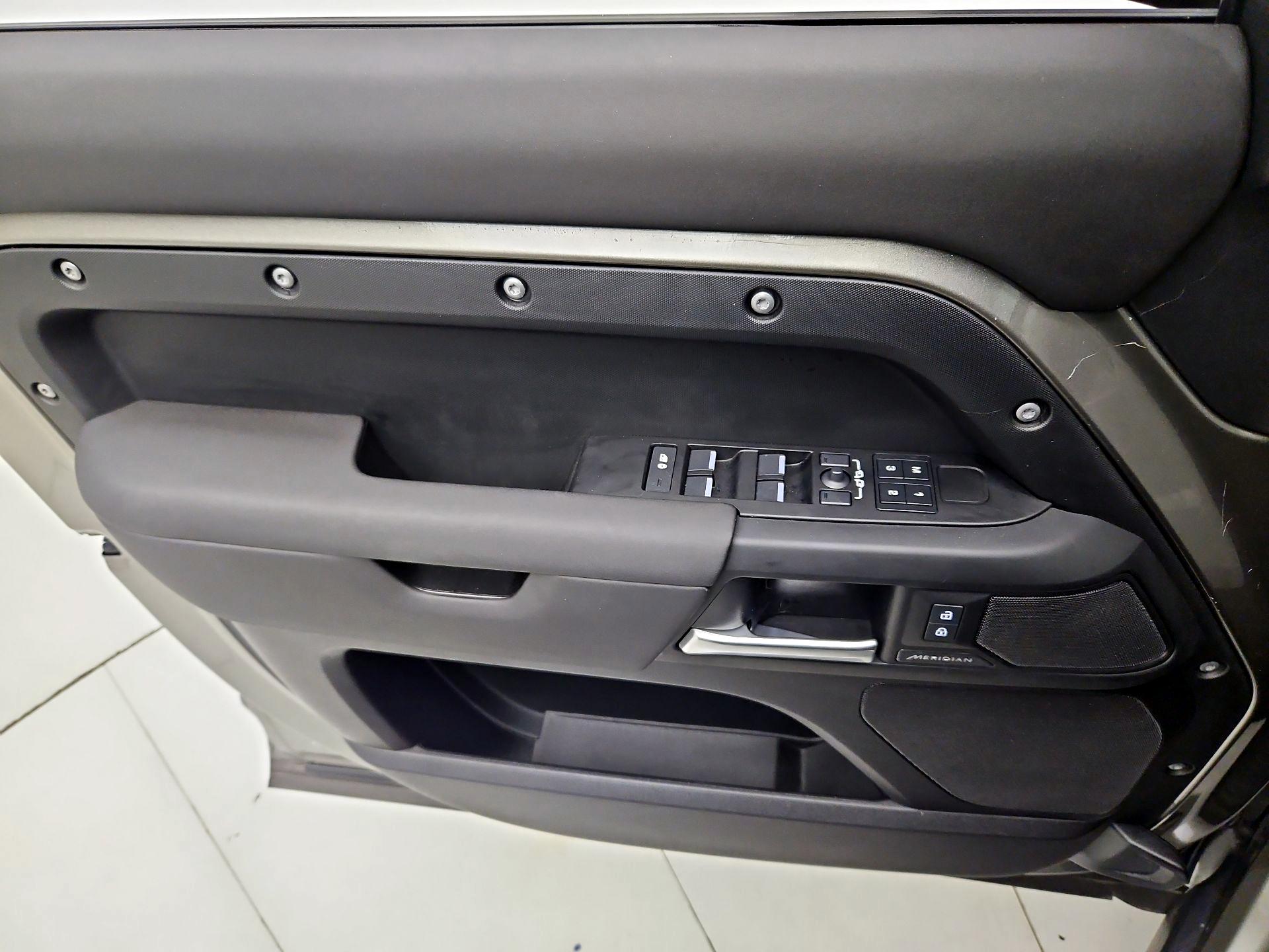 Thumbnail: 2025 Land Rover Defender - 12