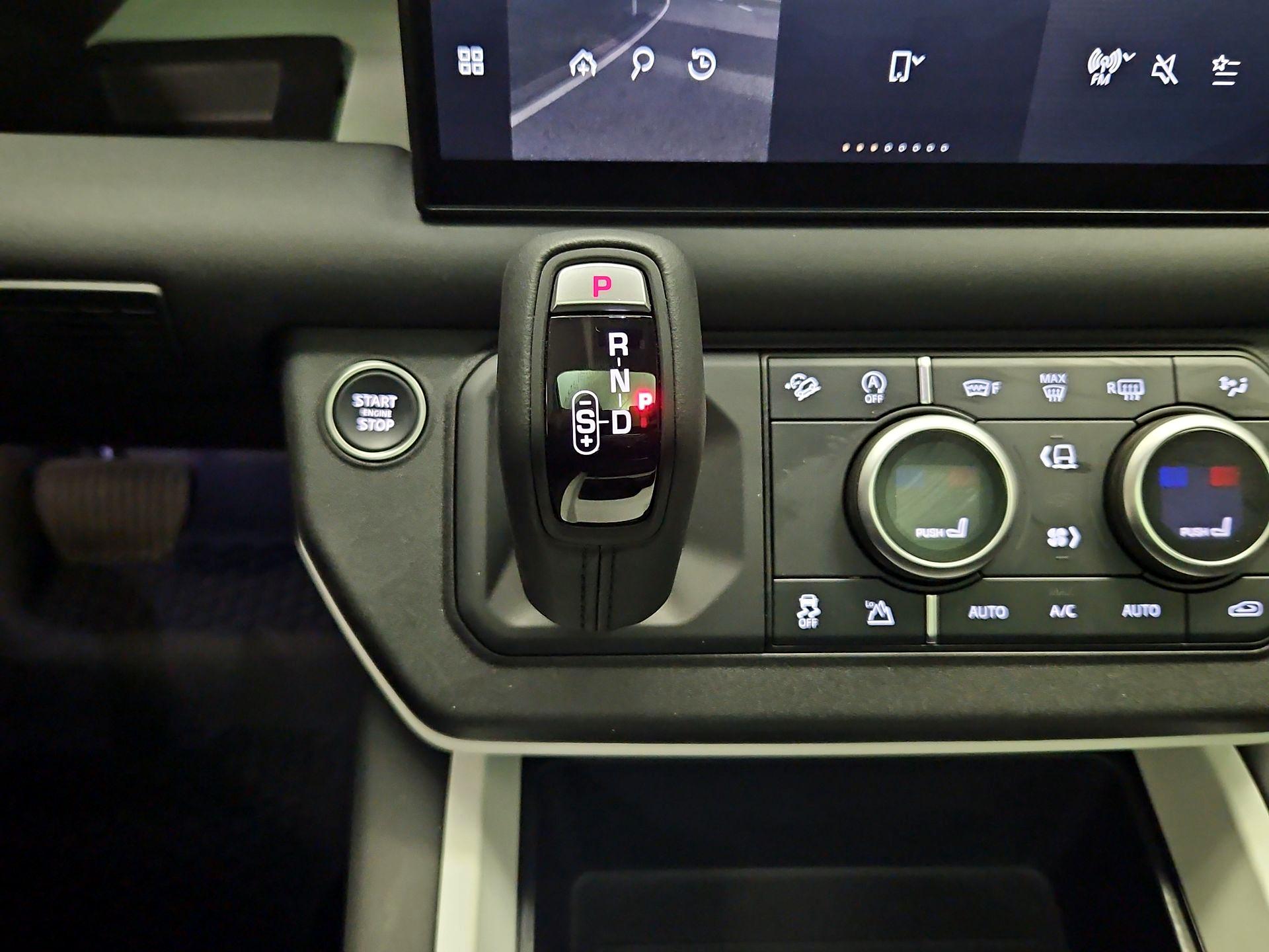 Thumbnail: 2025 Land Rover Defender - 17