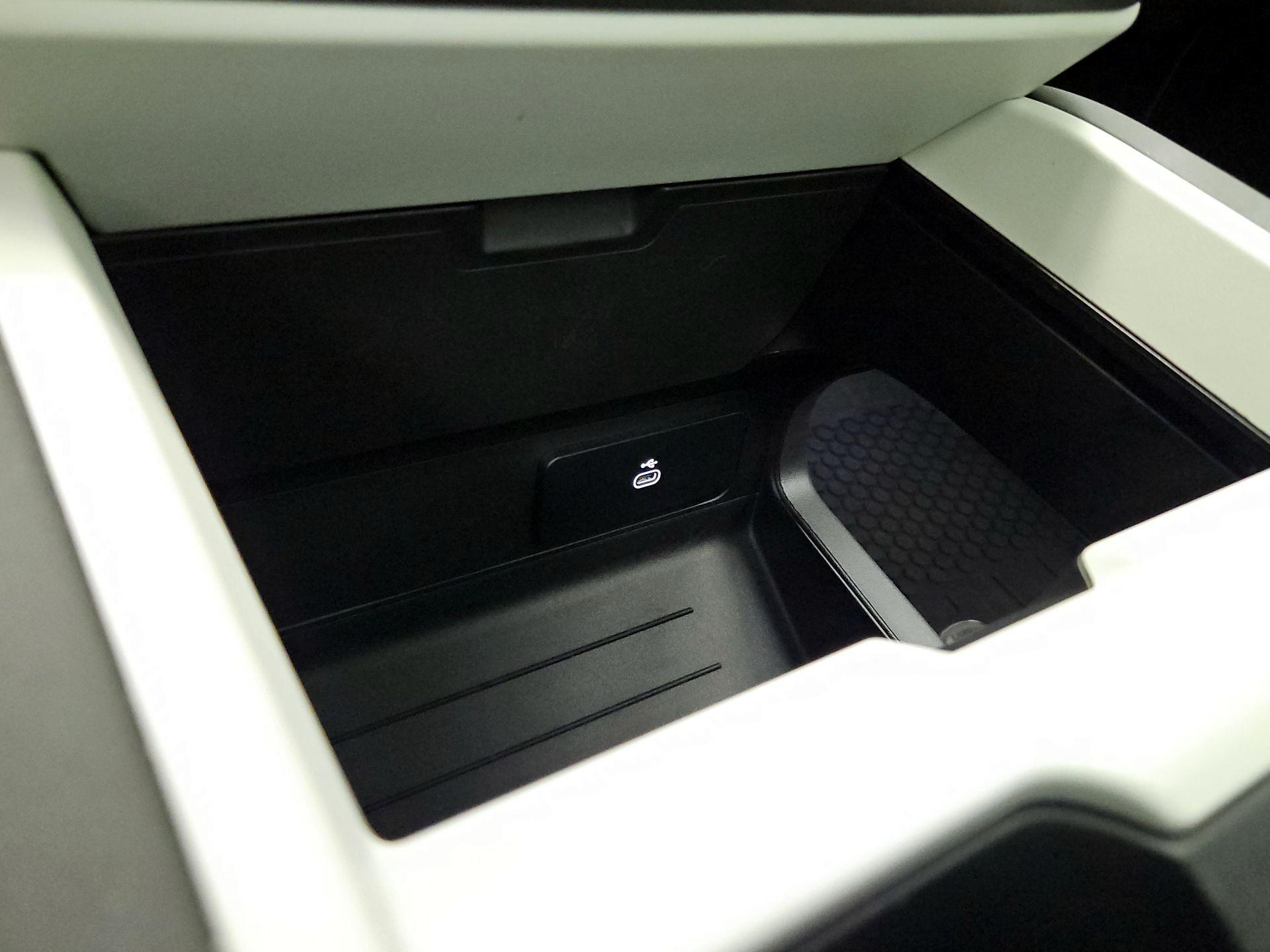 Thumbnail: 2025 Land Rover Defender - 18