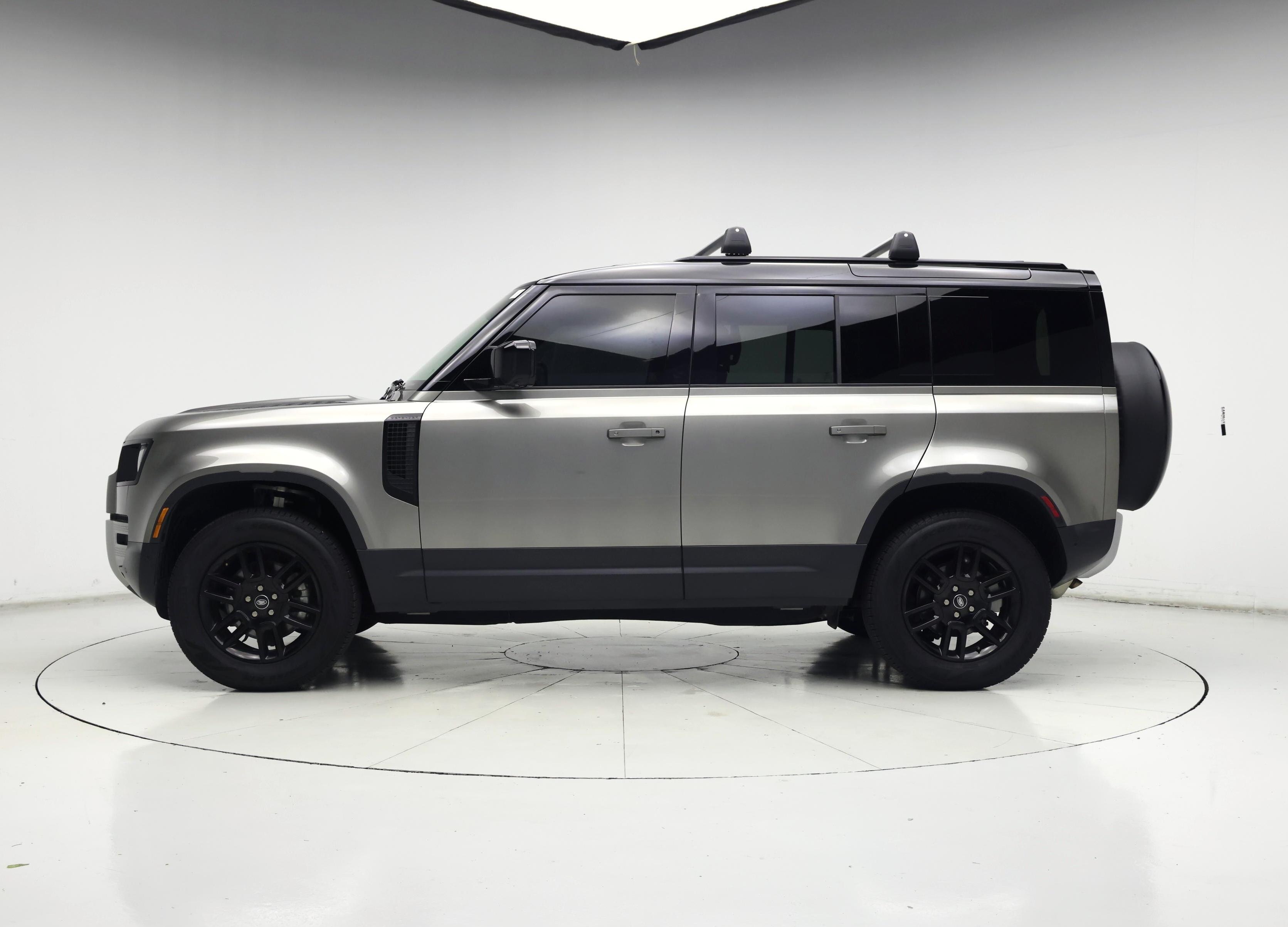 Thumbnail: 2025 Land Rover Defender - 3