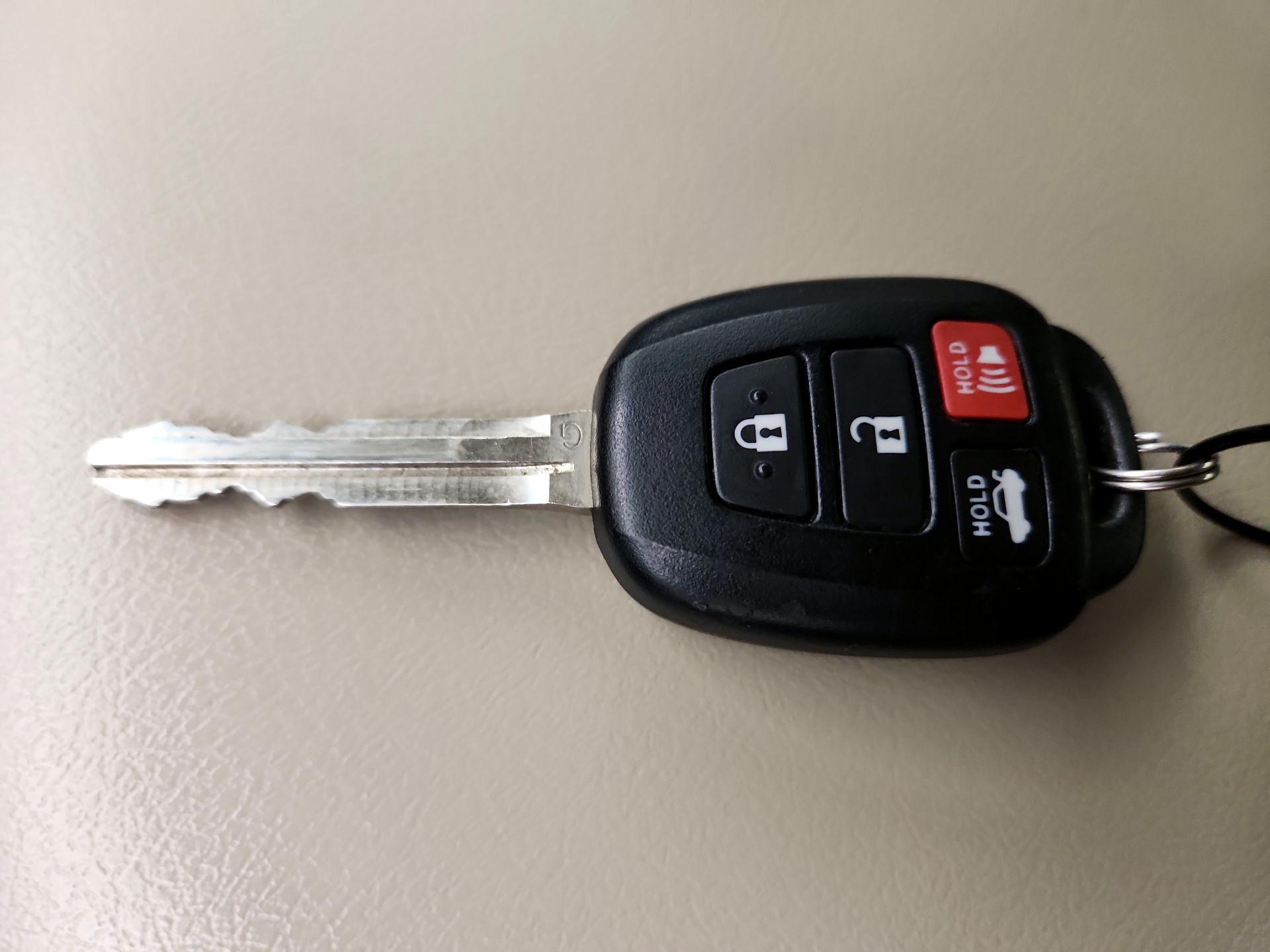 Thumbnail: 2014 Toyota Camry - 18