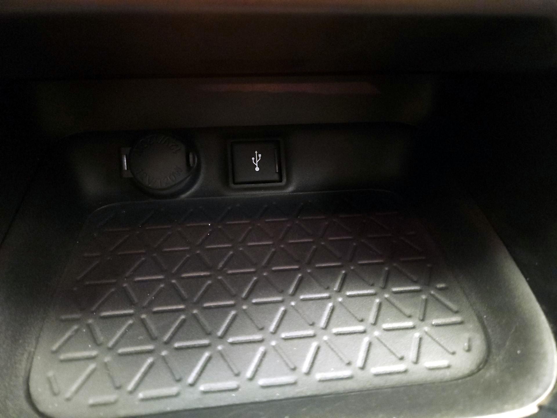 Thumbnail: 2021 Toyota RAV4 - 18