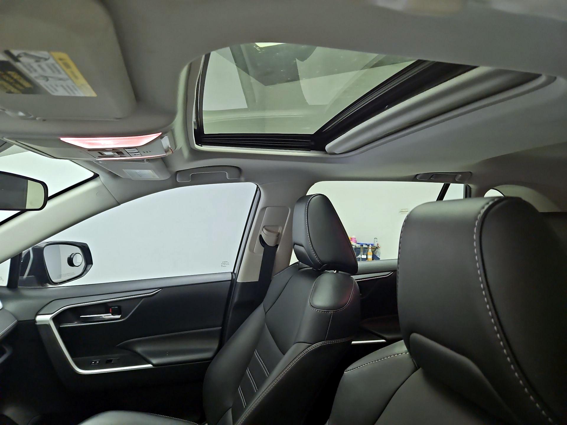 Thumbnail: 2021 Toyota RAV4 - 19