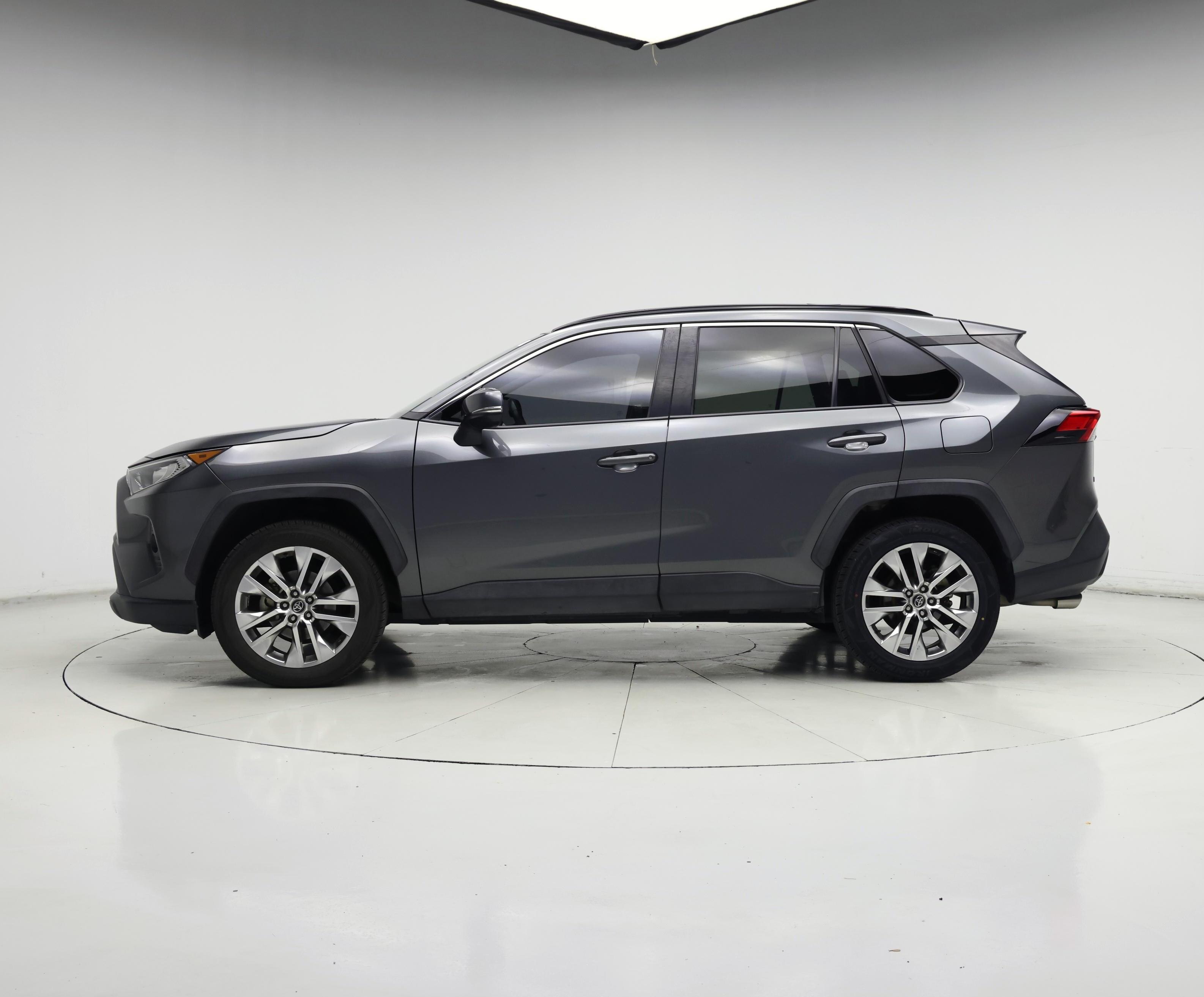 Thumbnail: 2021 Toyota RAV4 - 3