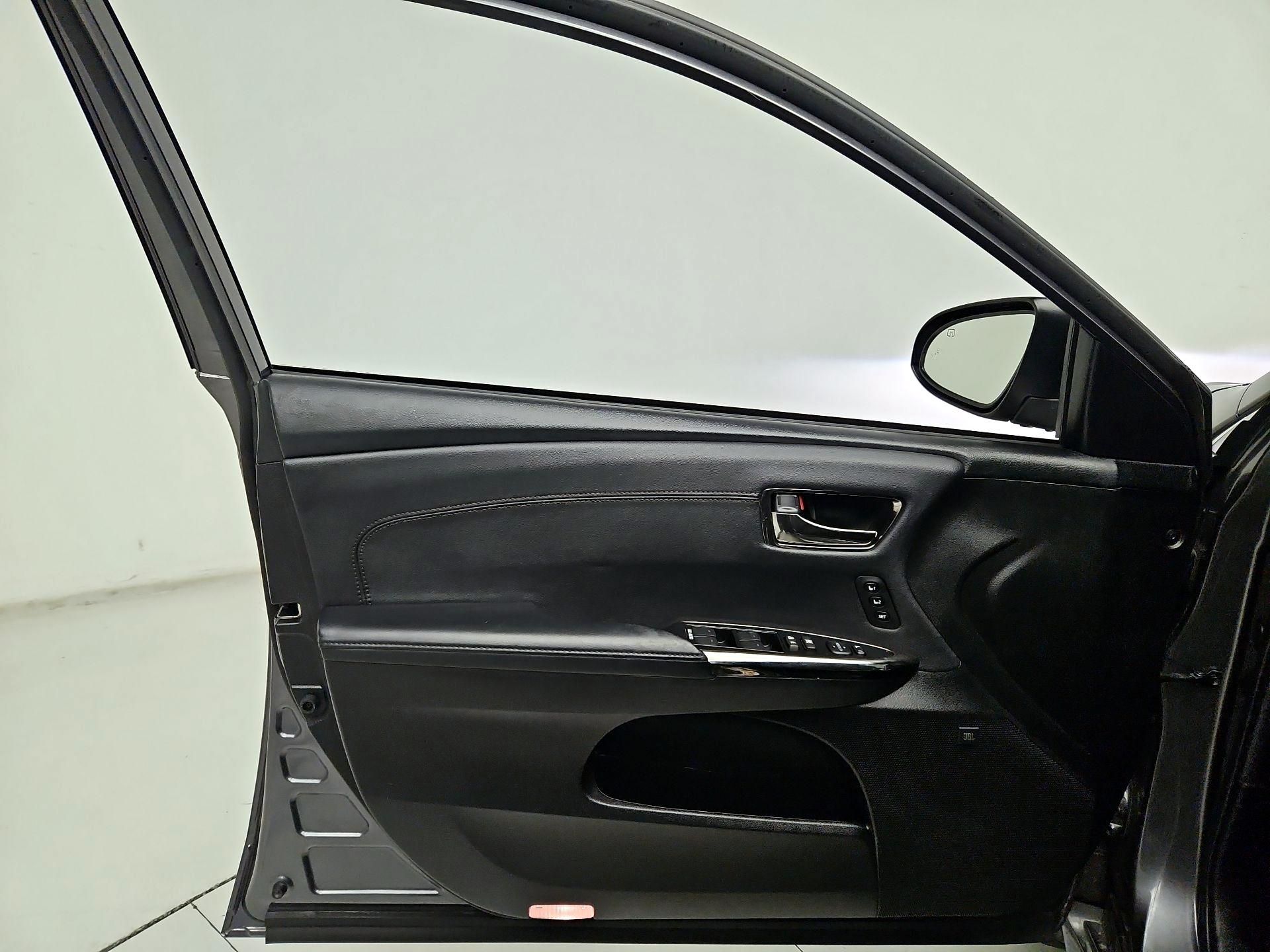 Thumbnail: 2016 Toyota Avalon - 12