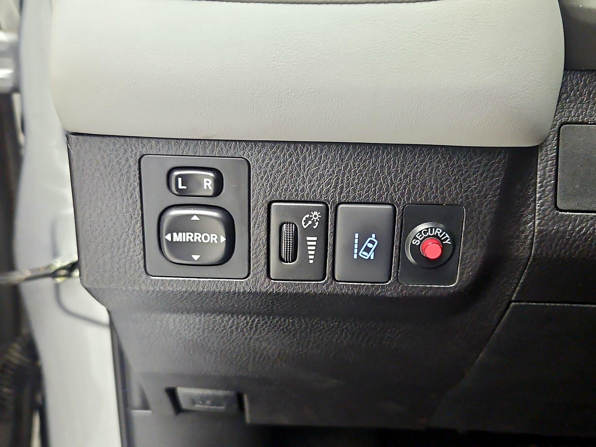 Thumbnail: 2018 Toyota RAV4 - 13