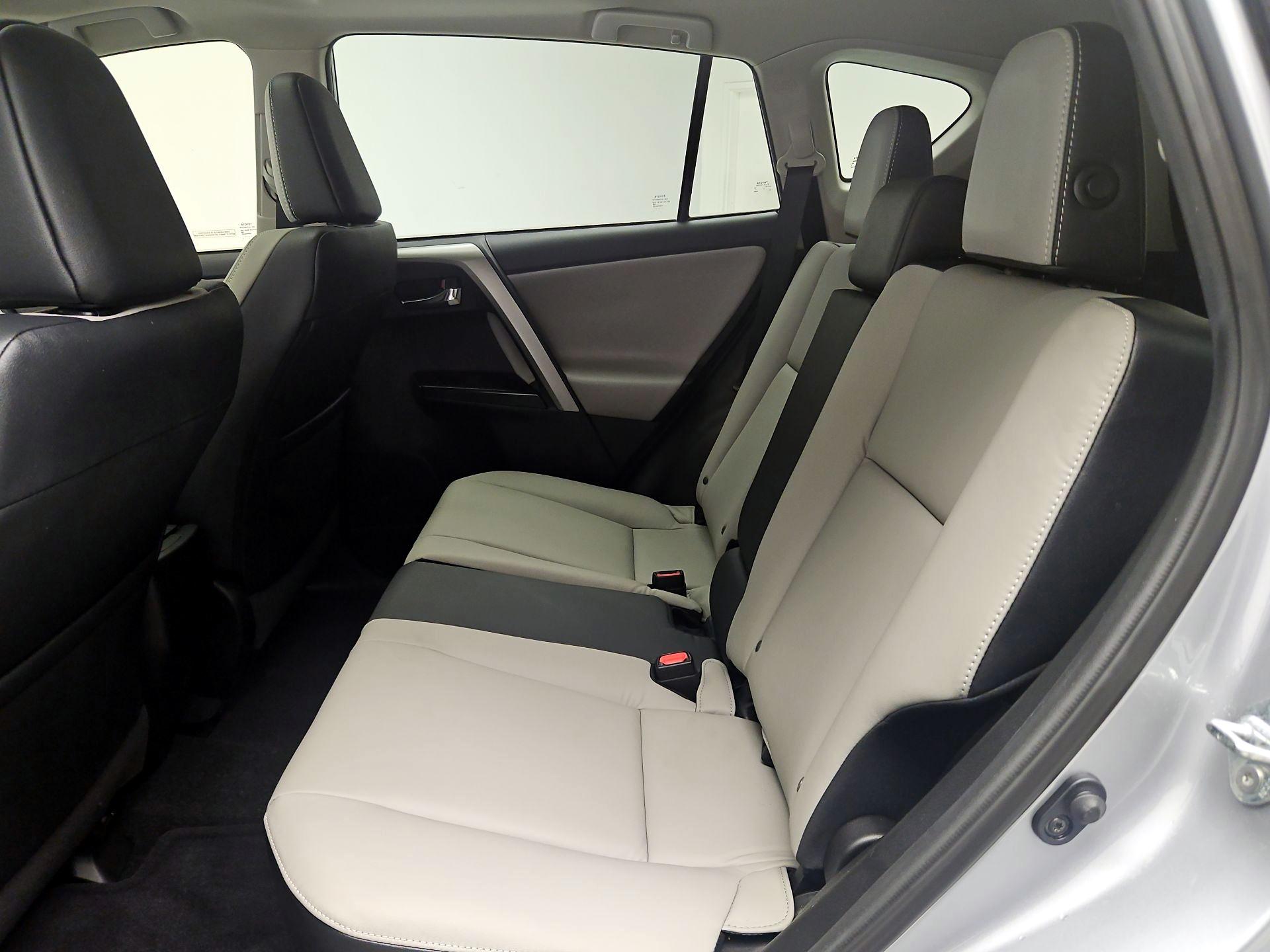 Thumbnail: 2018 Toyota RAV4 - 20