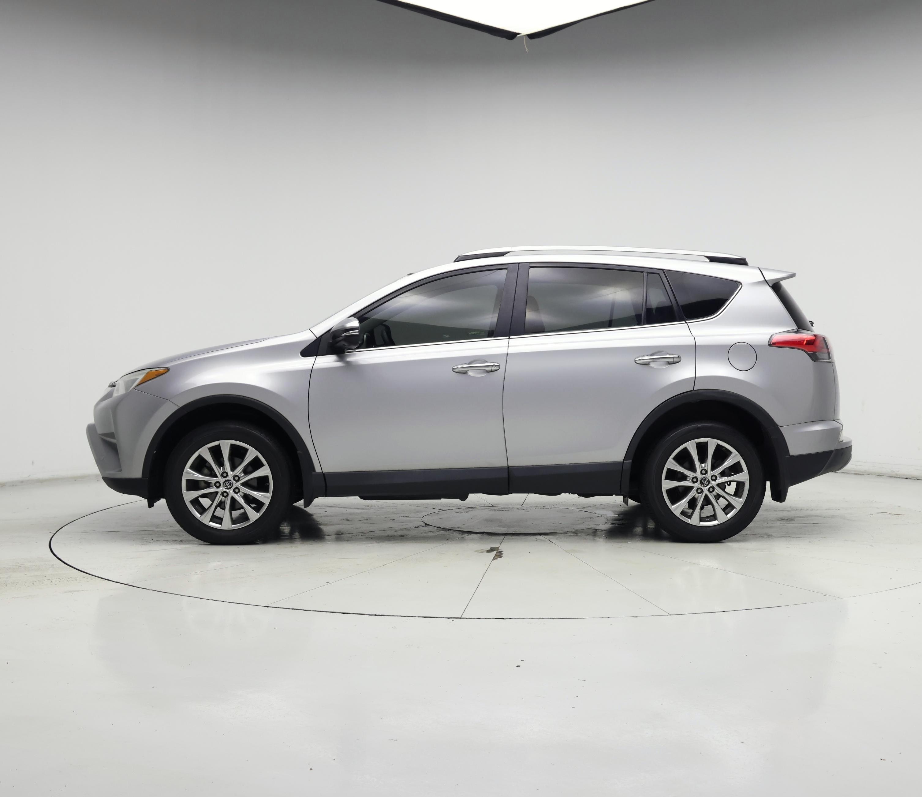 Thumbnail: 2018 Toyota RAV4 - 3