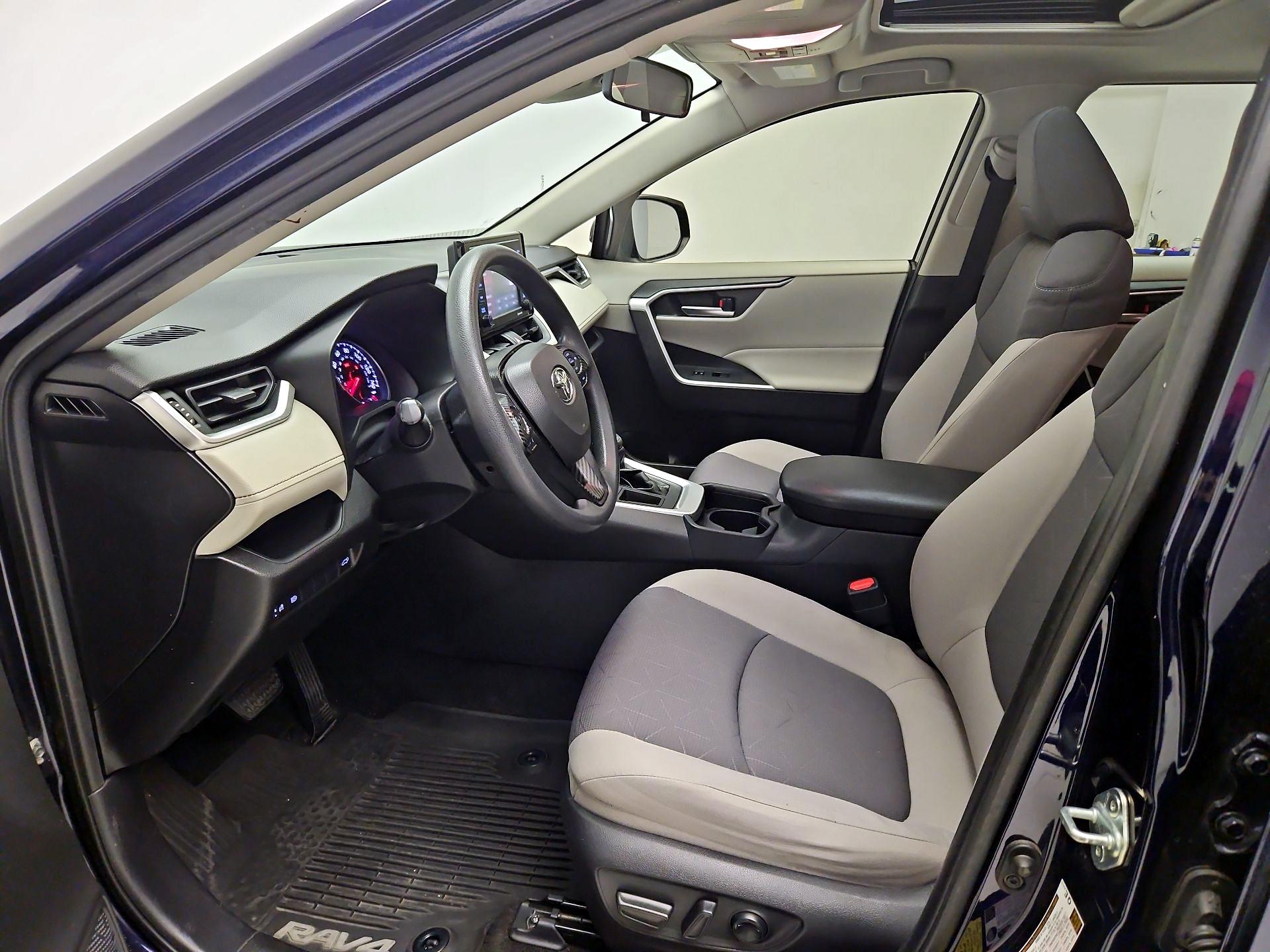 Thumbnail: 2020 Toyota RAV4 - 11