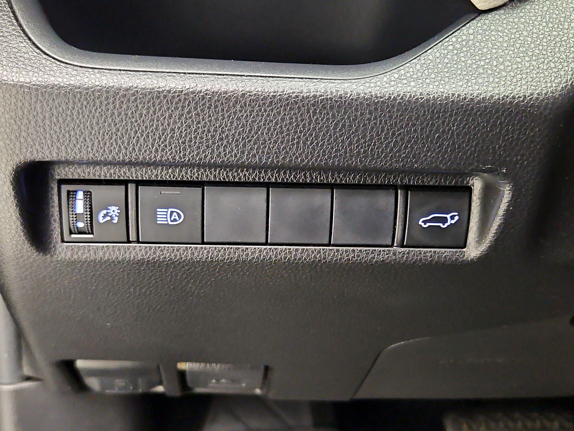 Thumbnail: 2020 Toyota RAV4 - 13