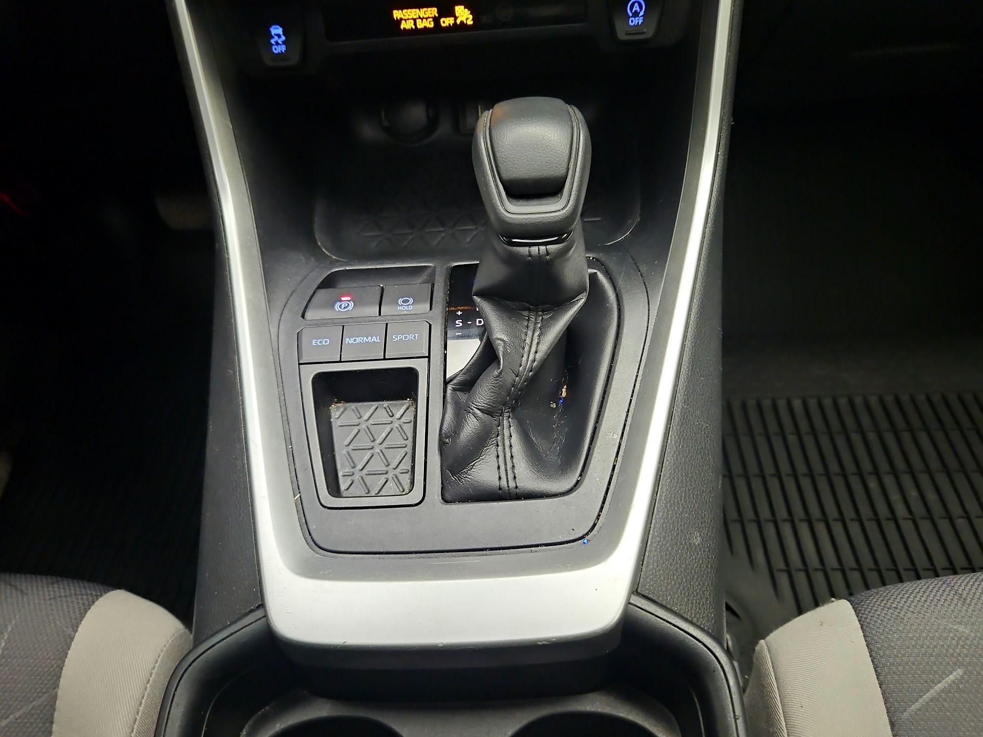 Thumbnail: 2020 Toyota RAV4 - 17