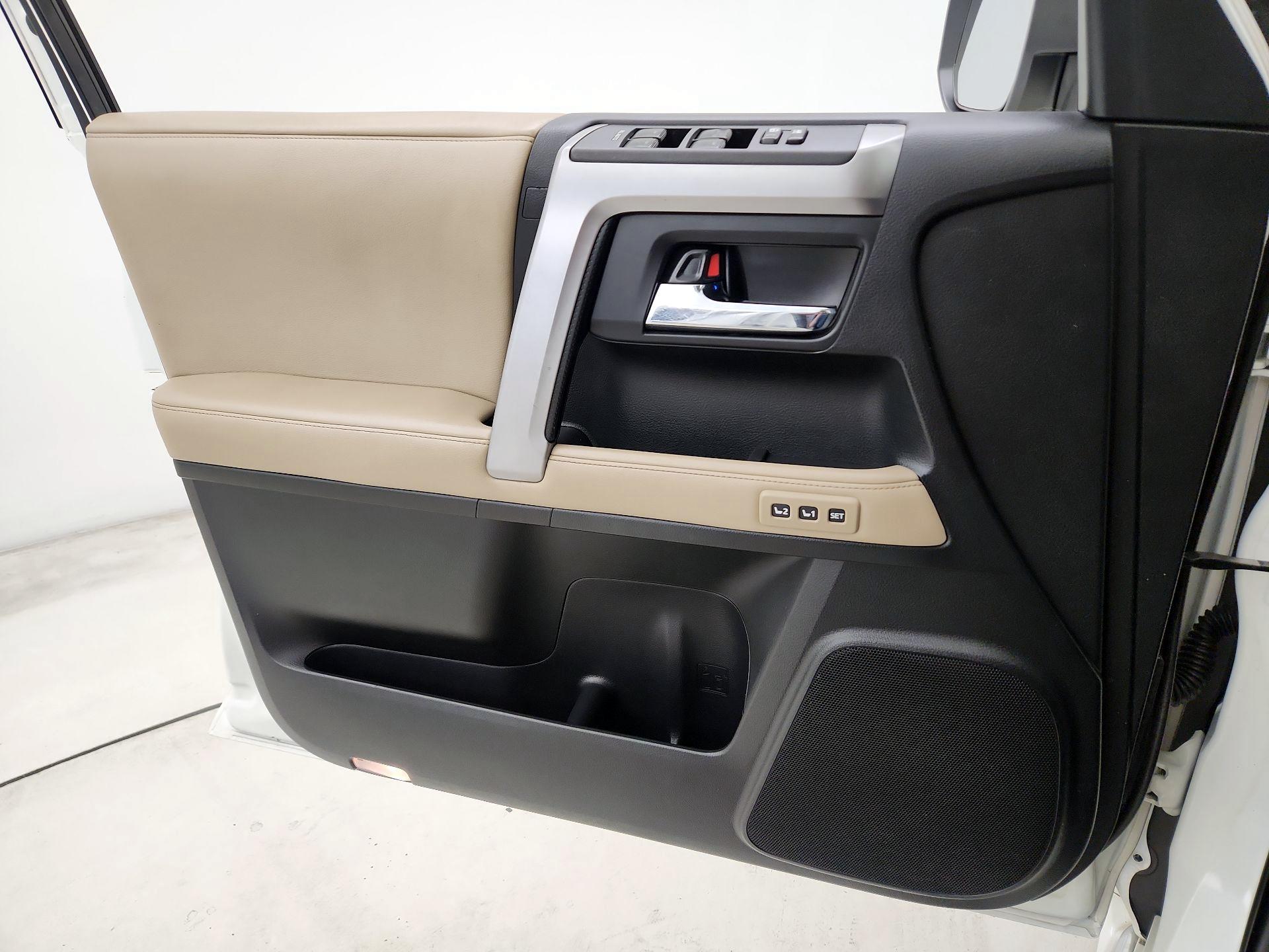 Thumbnail: 2015 Toyota 4Runner - 12