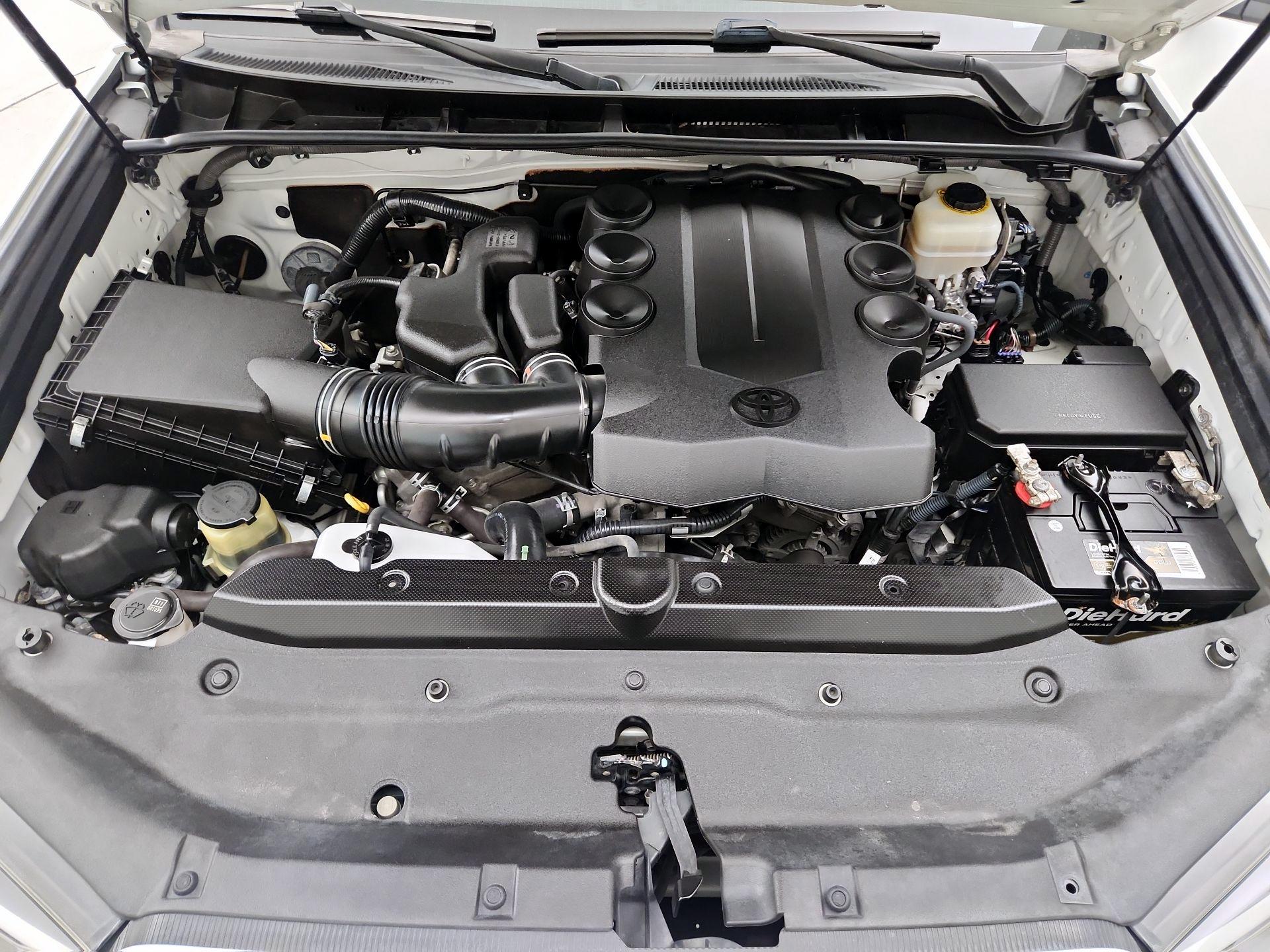 Thumbnail: 2015 Toyota 4Runner - 17