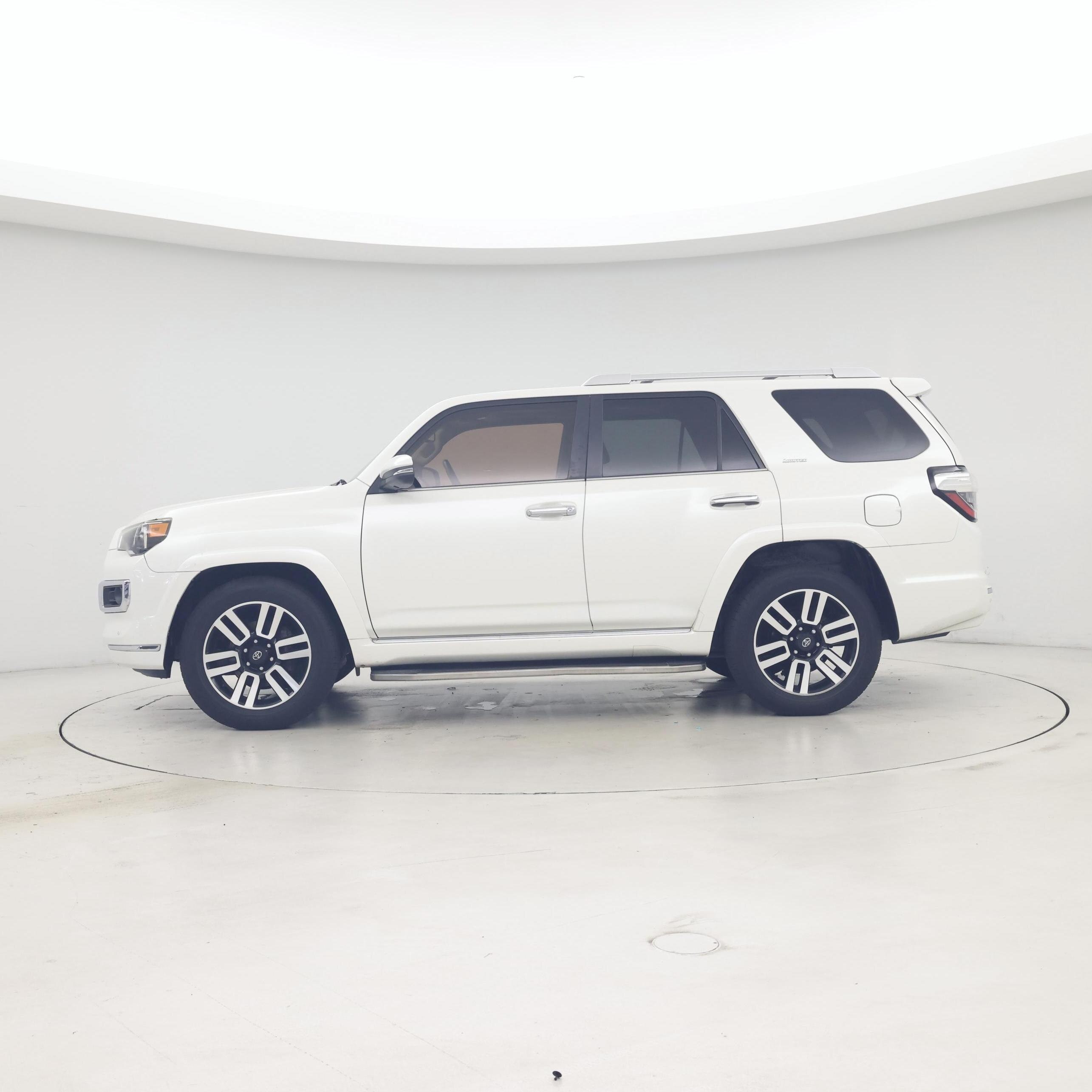 Thumbnail: 2015 Toyota 4Runner - 3