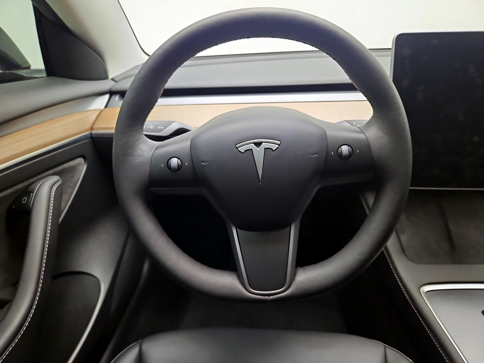 Thumbnail: 2023 Tesla Model 3 - 10