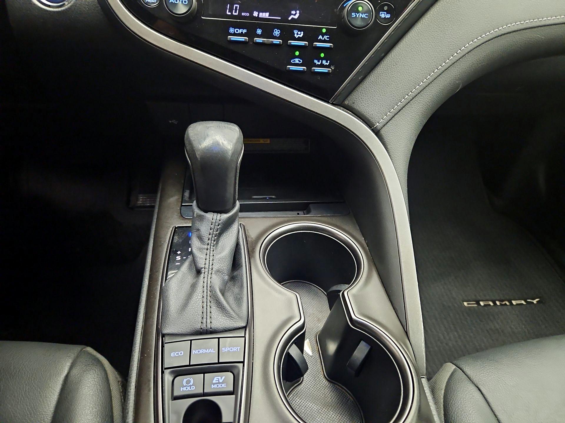 Thumbnail: 2021 Toyota Camry - 16