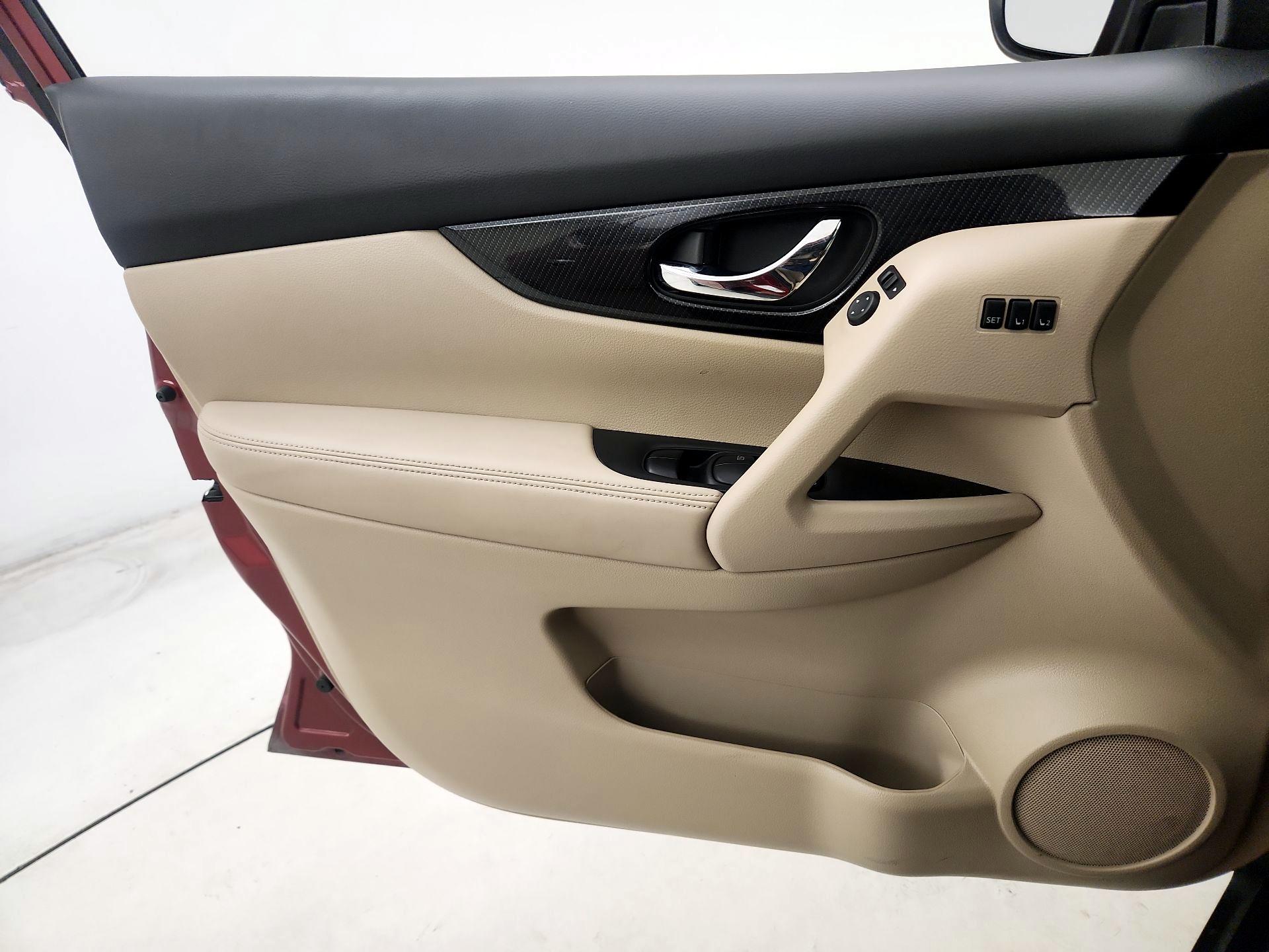 Thumbnail: 2019 Nissan Rogue - 12