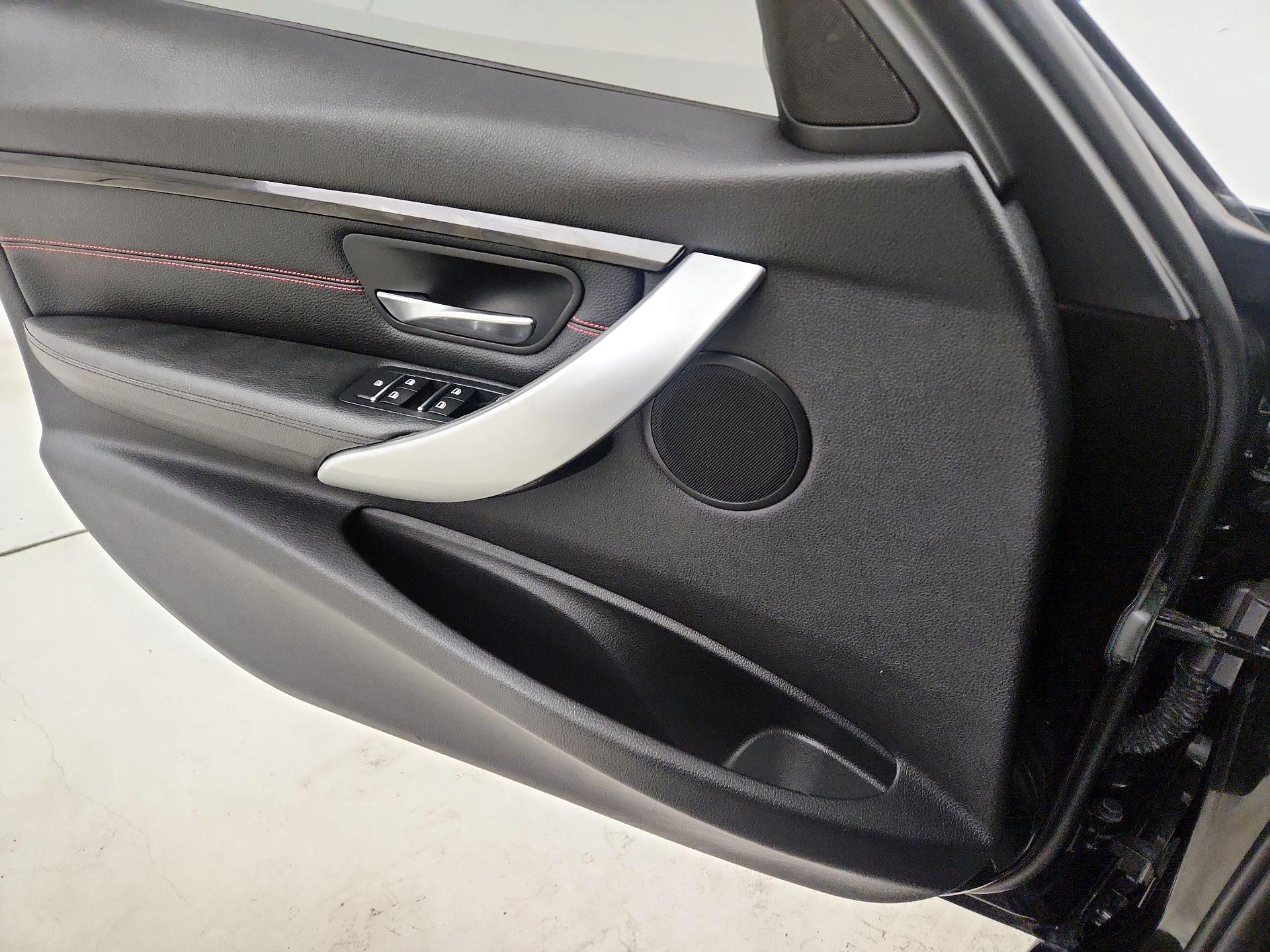 Thumbnail: 2016 BMW 3 Series - 12