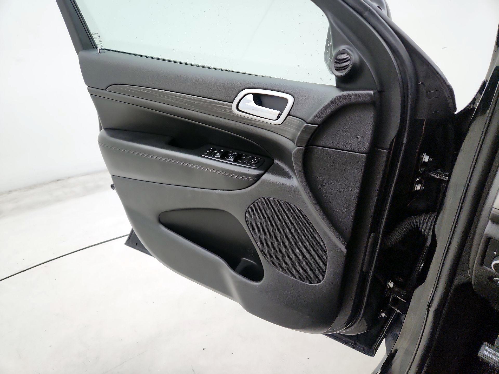 Thumbnail: 2019 Jeep Grand Cherokee - 12