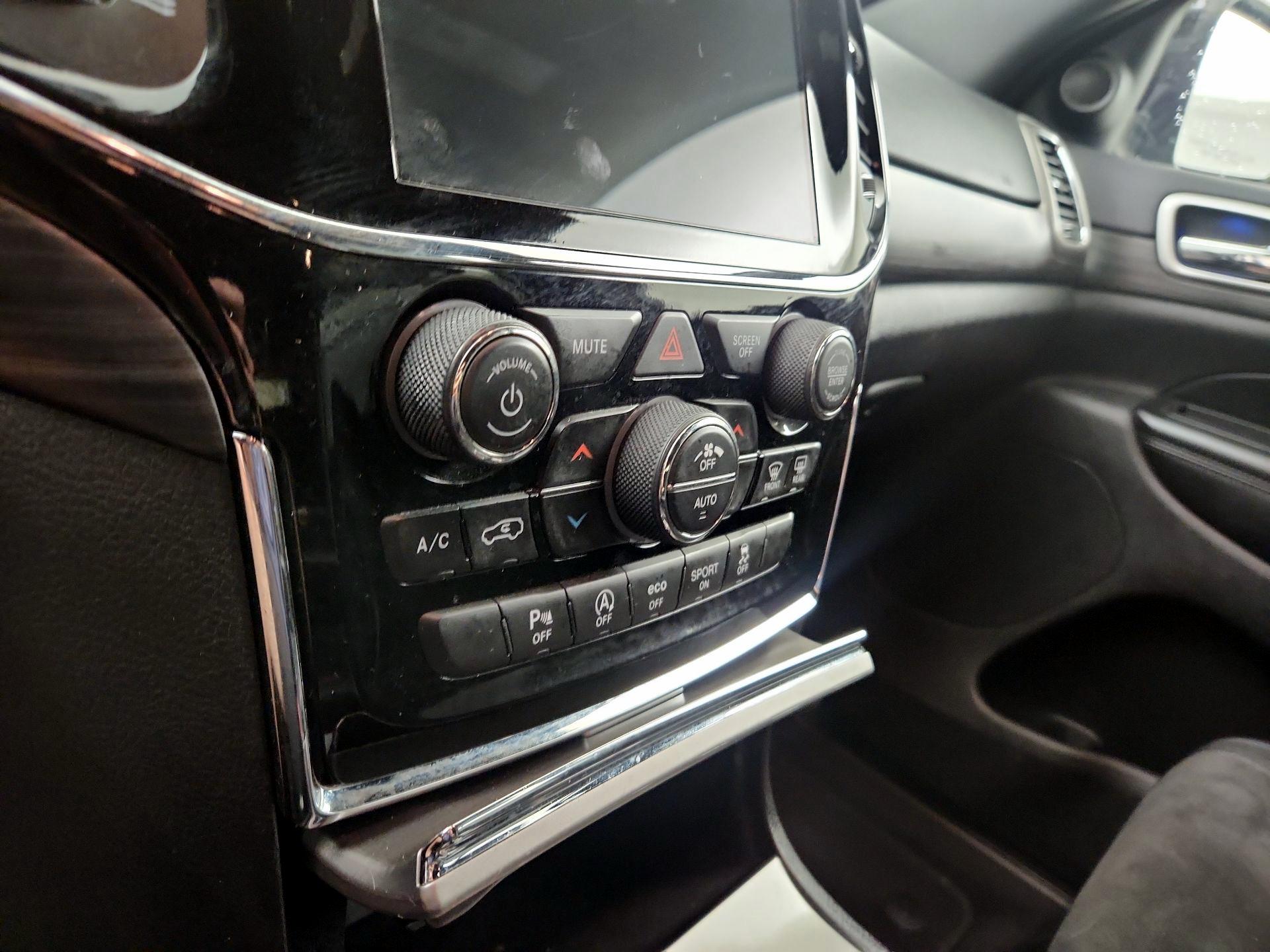 Thumbnail: 2019 Jeep Grand Cherokee - 17