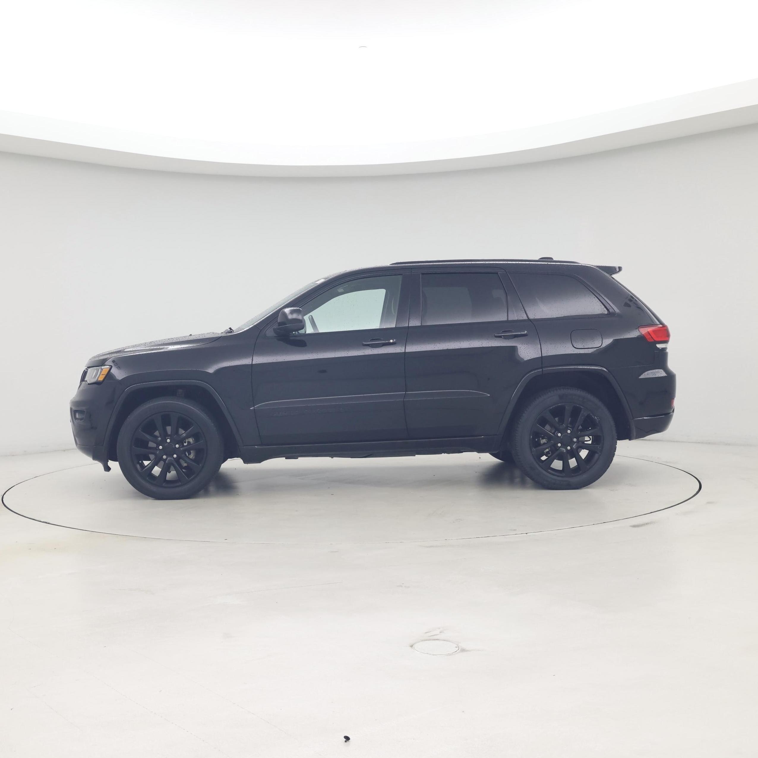 Thumbnail: 2019 Jeep Grand Cherokee - 3