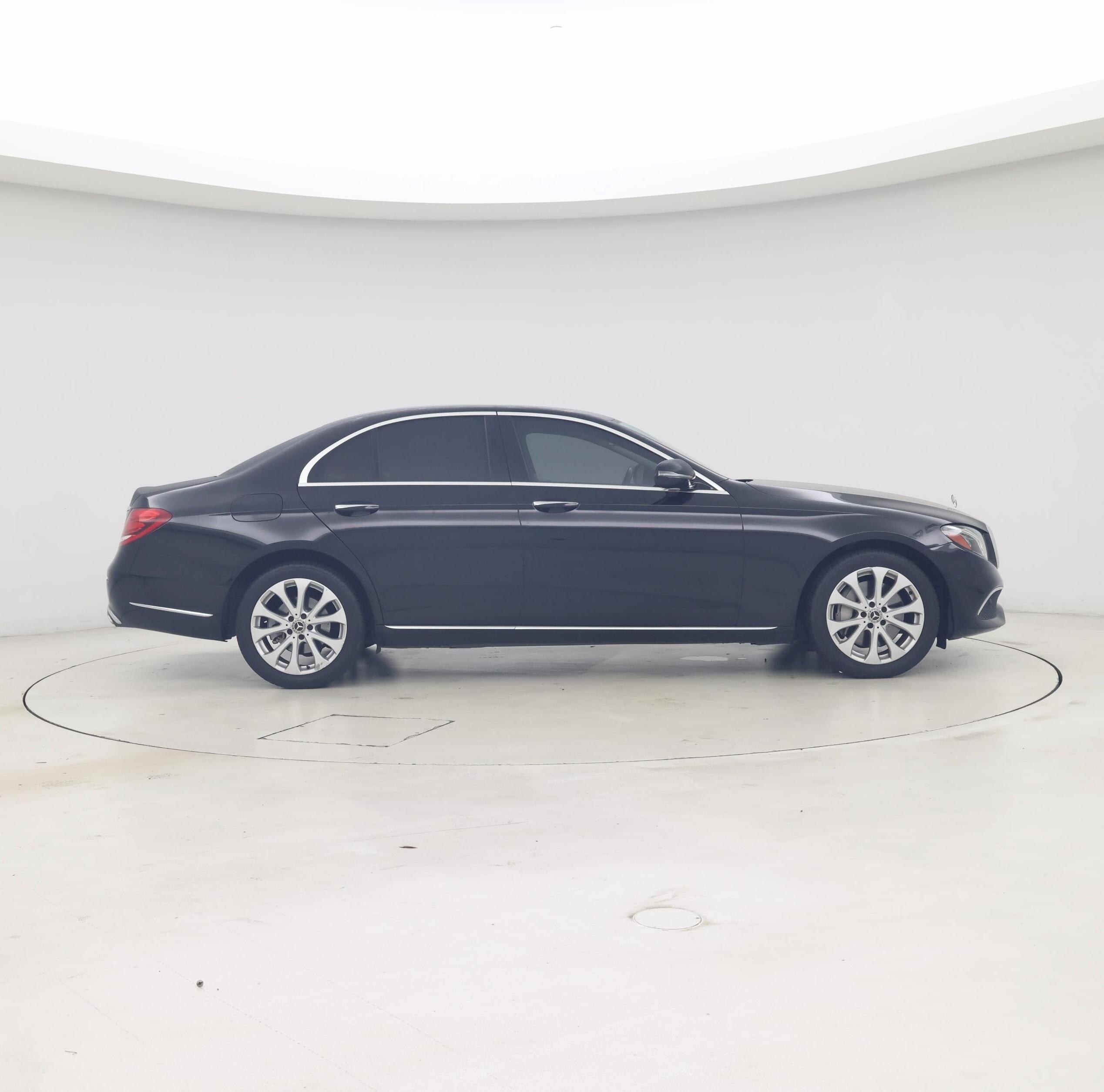 Thumbnail: 2017 Mercedes-Benz E-Class - 7