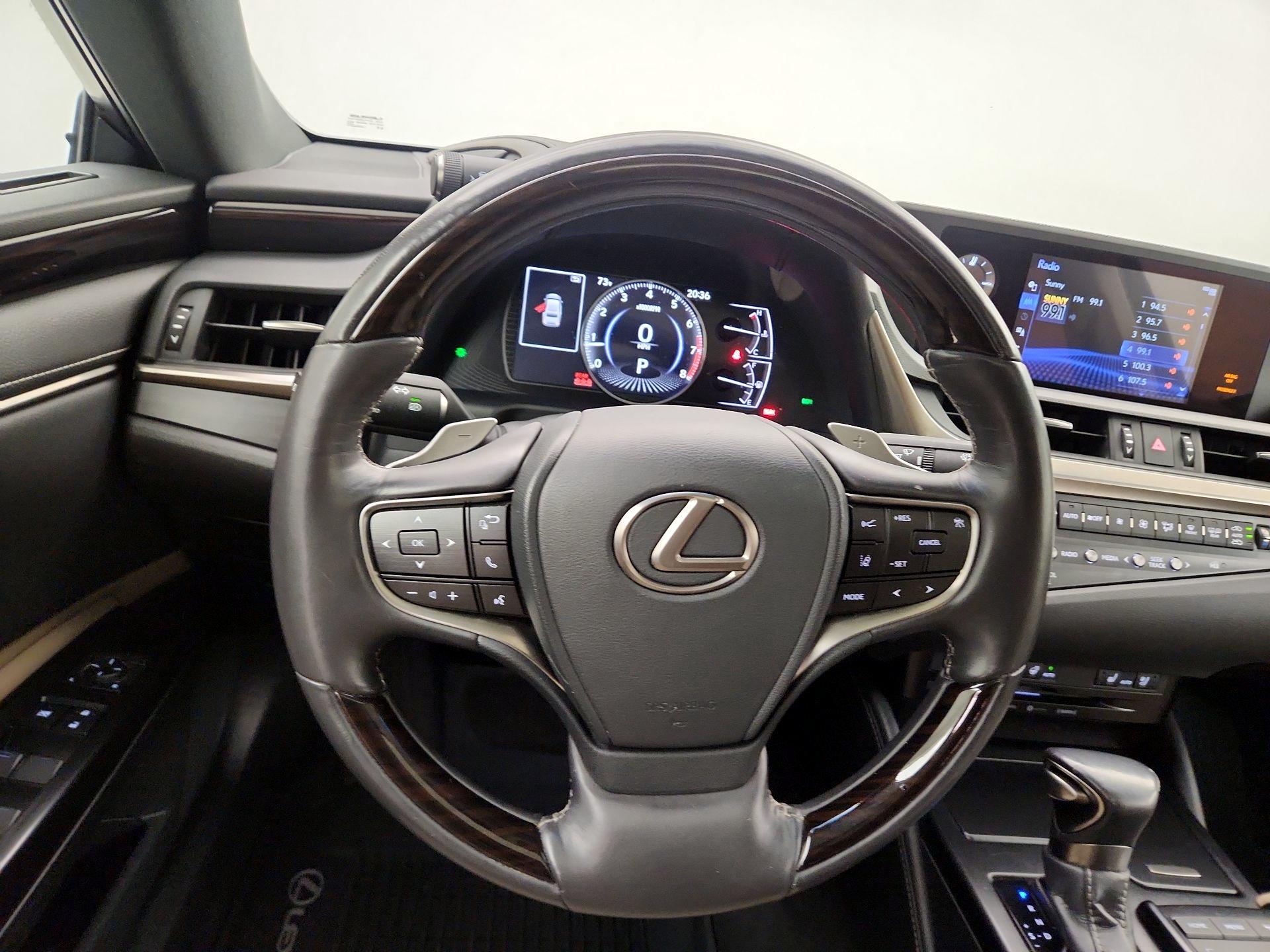 Thumbnail: 2019 Lexus ES - 10