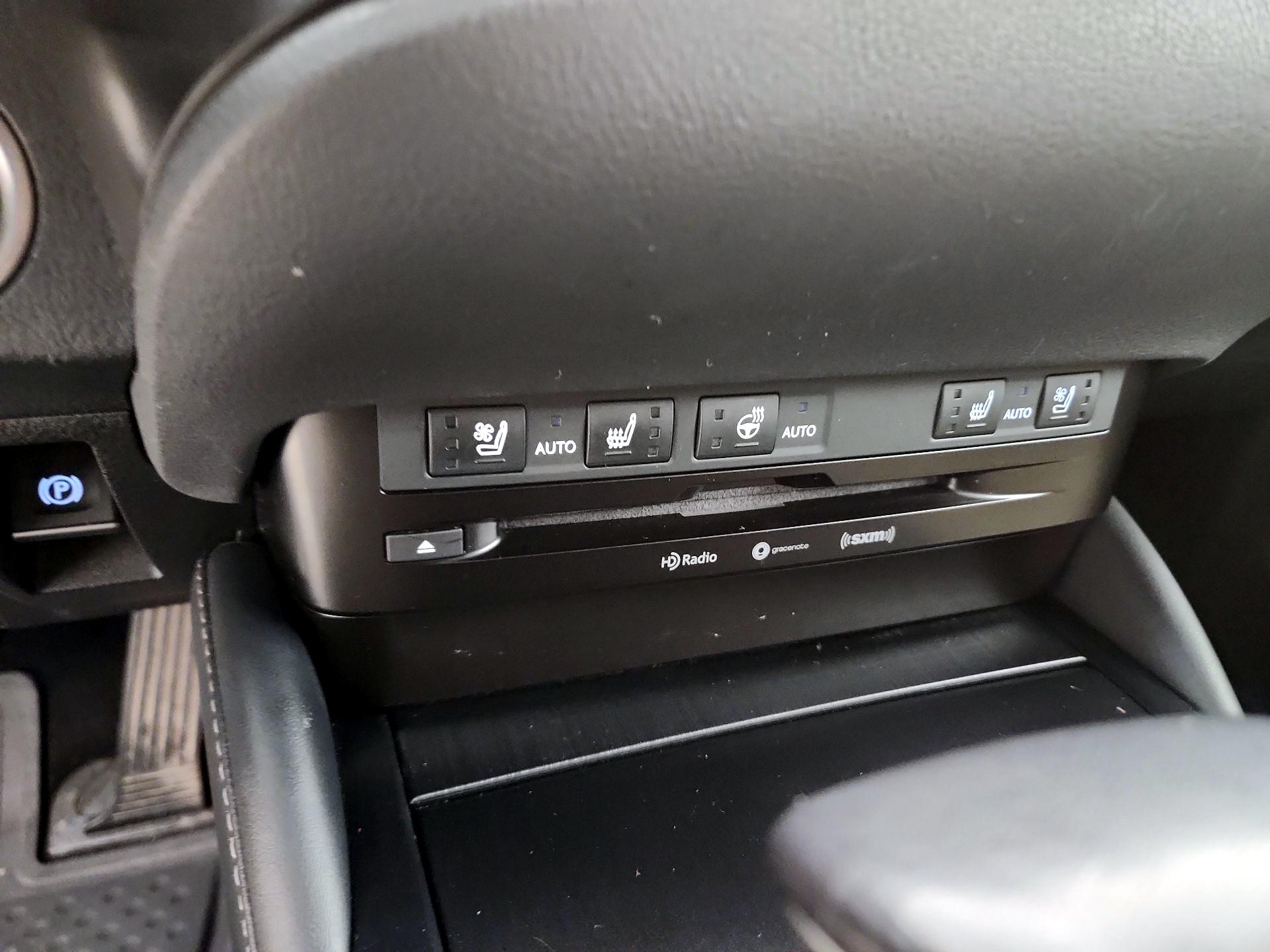 Thumbnail: 2019 Lexus ES - 18