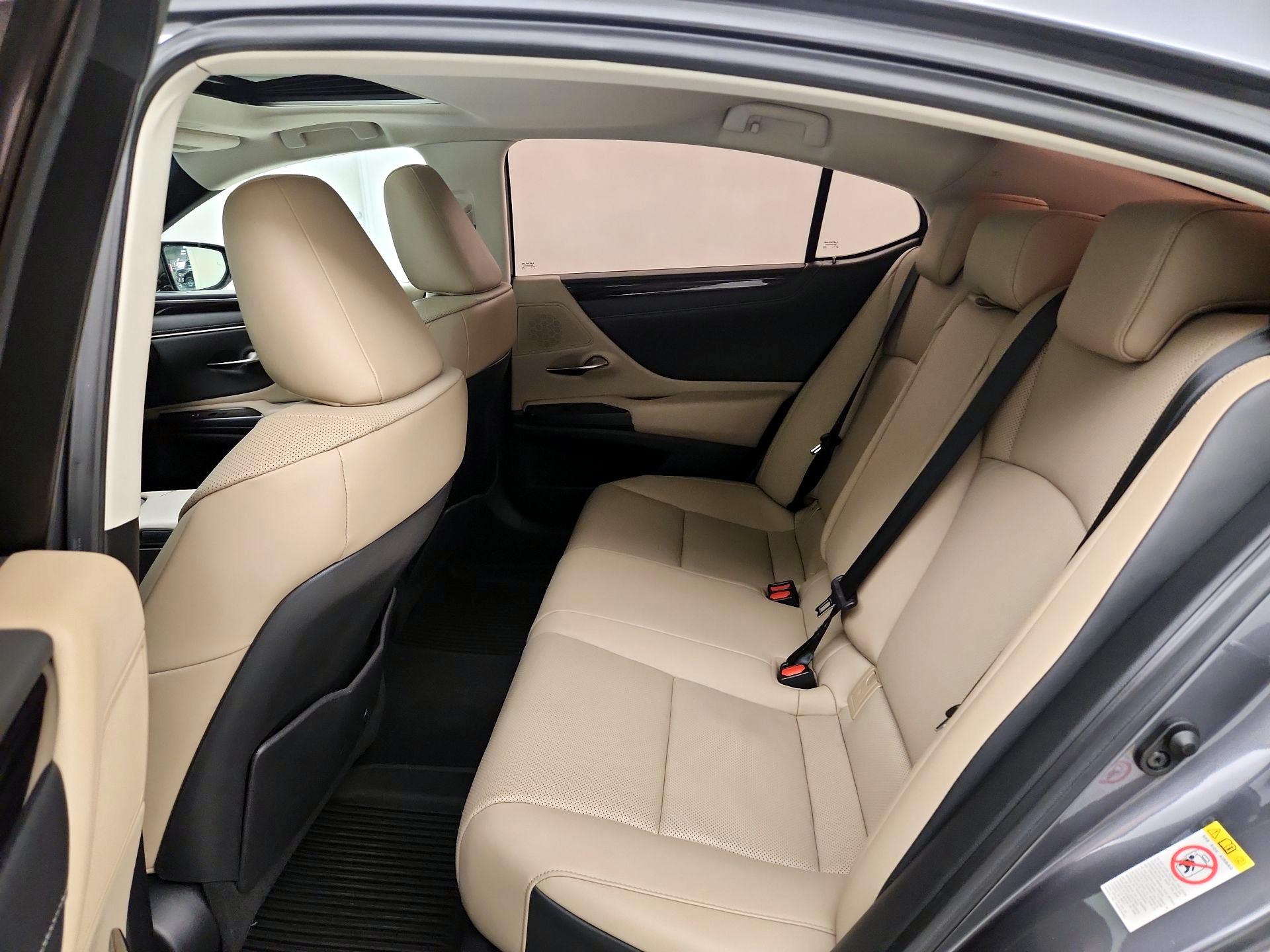 Thumbnail: 2019 Lexus ES - 20