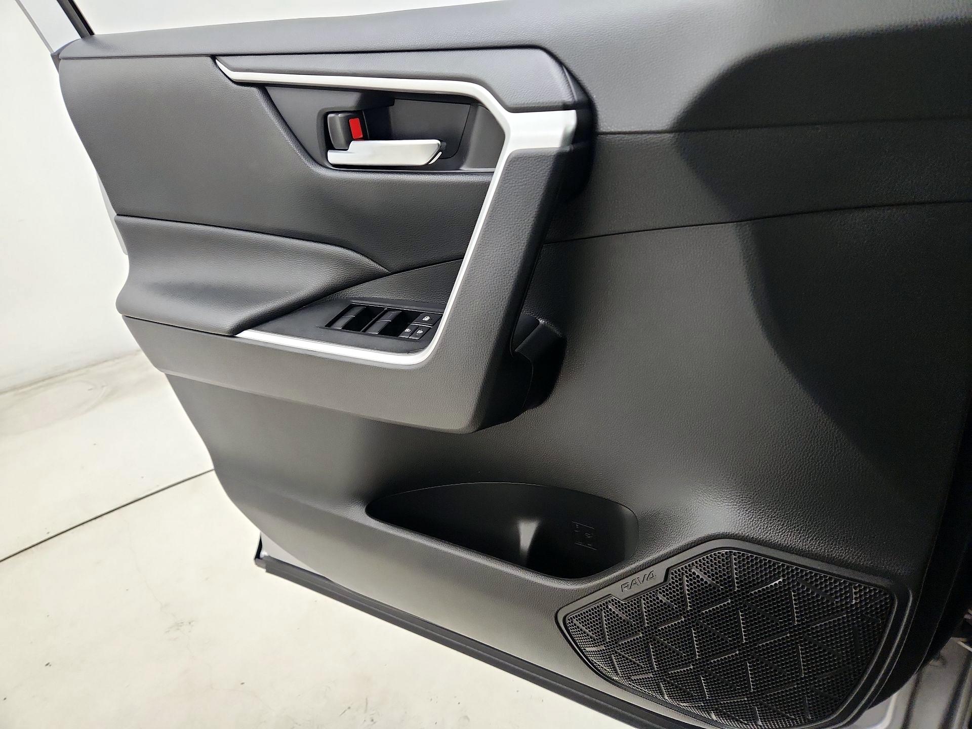 Thumbnail: 2019 Toyota RAV4 - 12