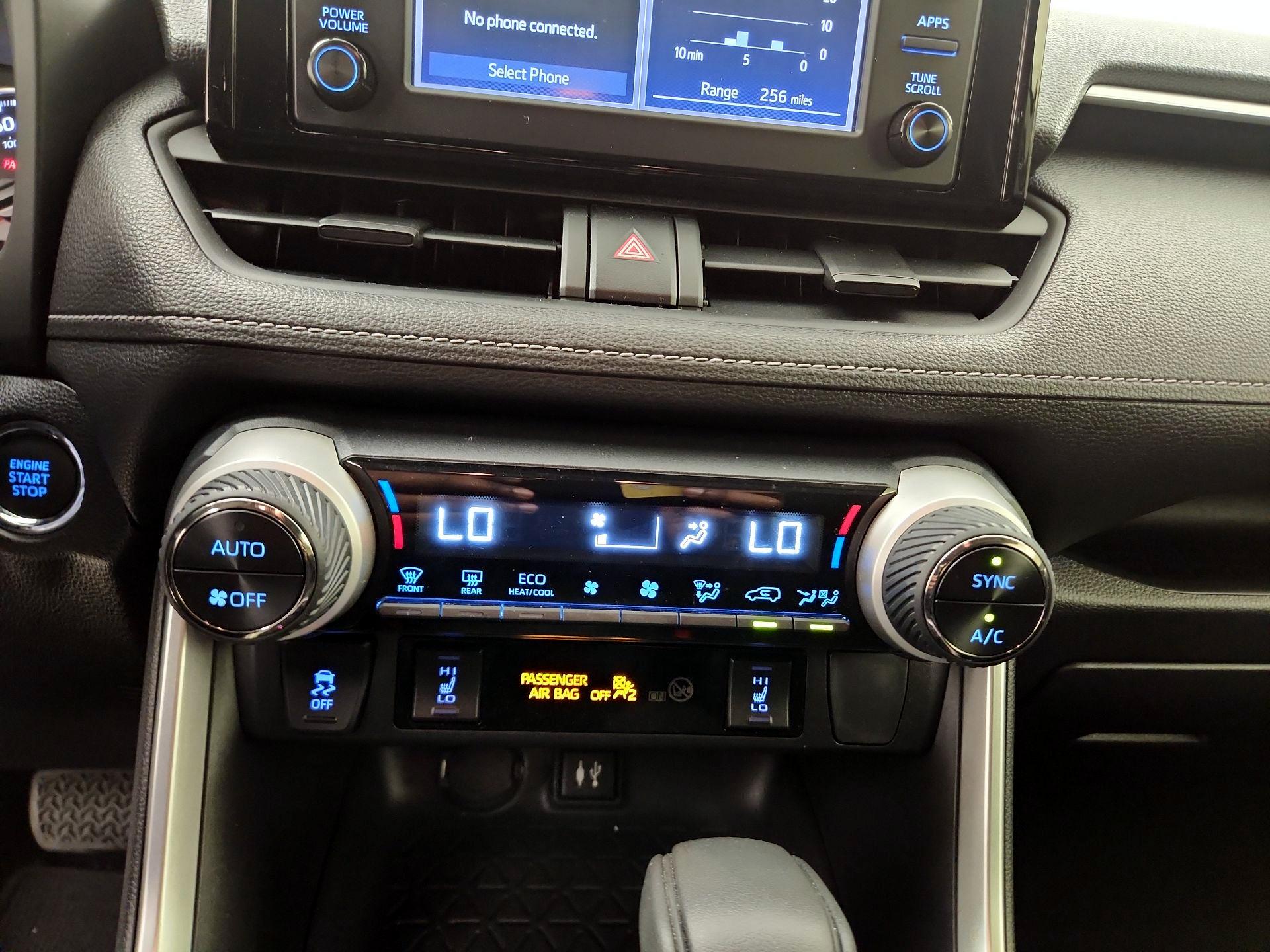 Thumbnail: 2019 Toyota RAV4 - 16