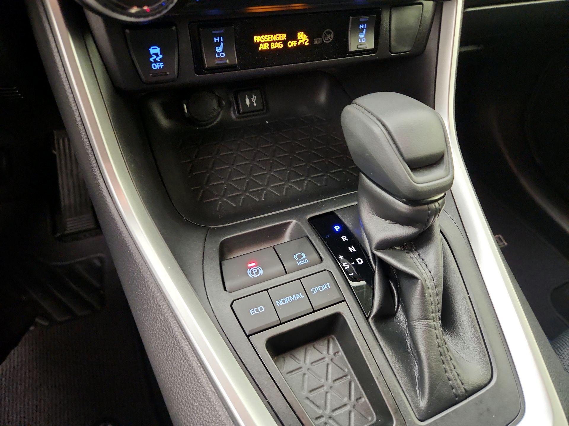 Thumbnail: 2019 Toyota RAV4 - 17