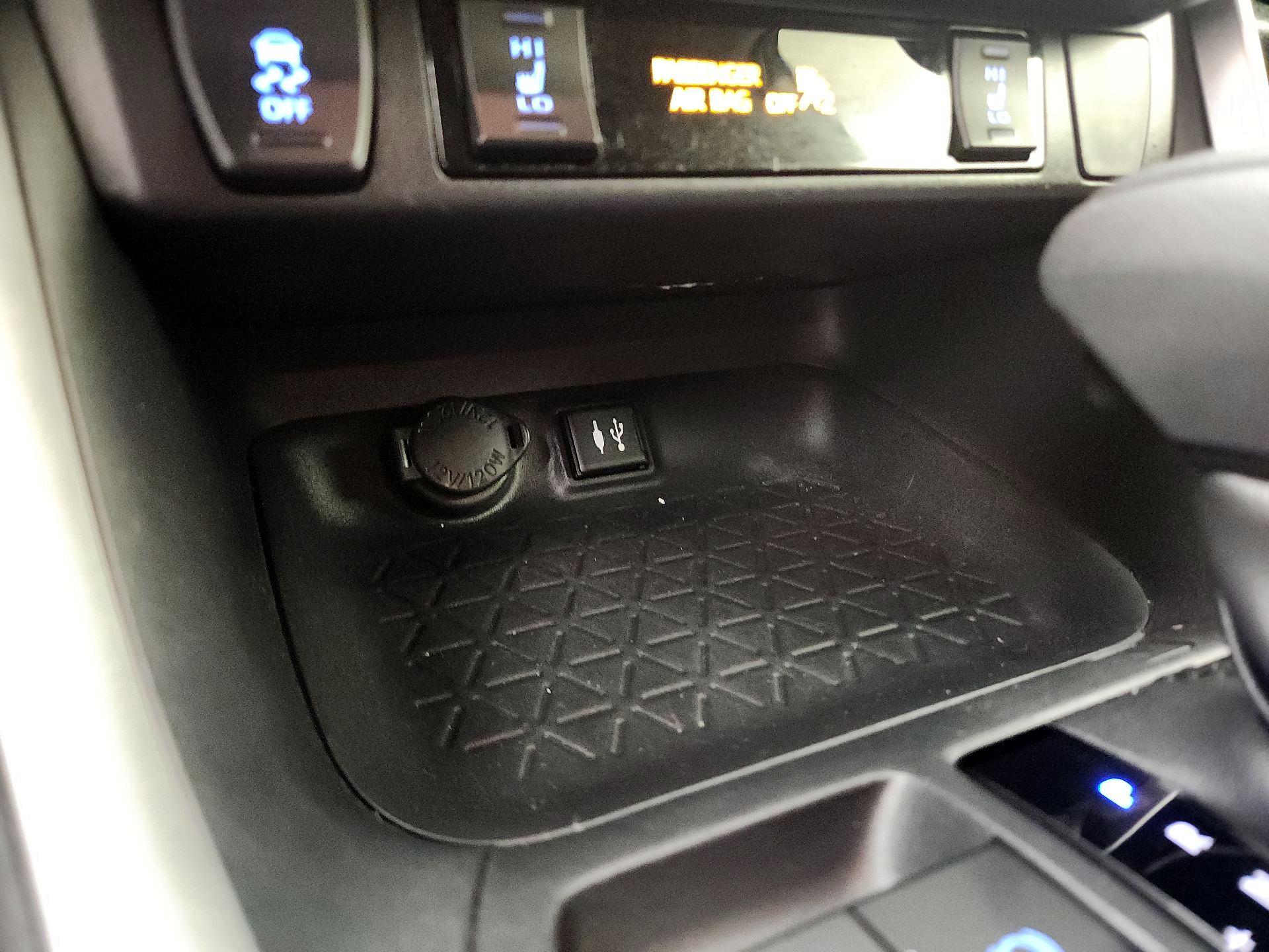 Thumbnail: 2019 Toyota RAV4 - 18