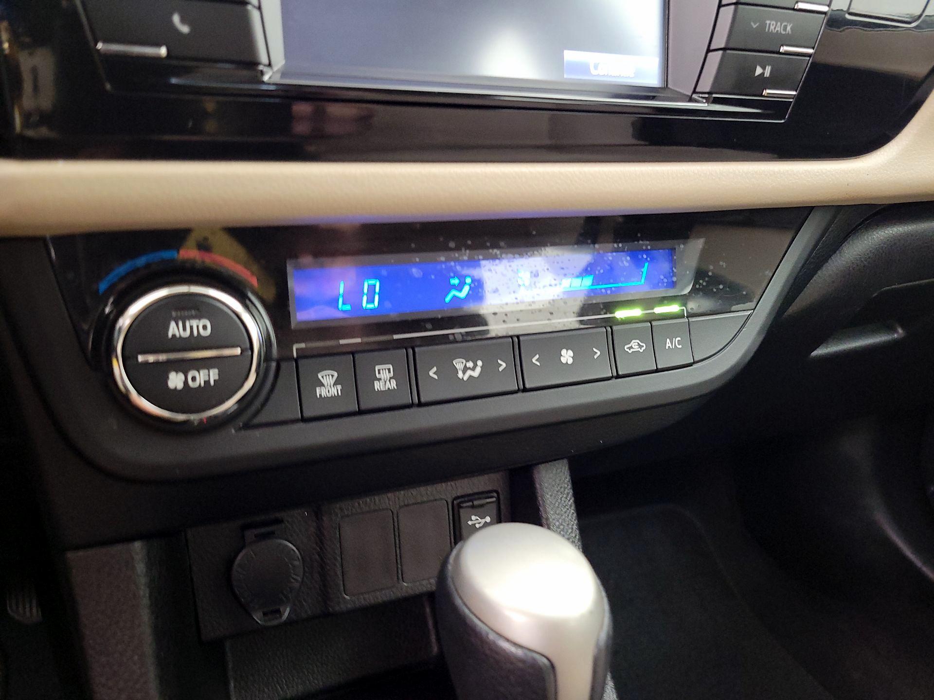 Thumbnail: 2015 Toyota Corolla - 16
