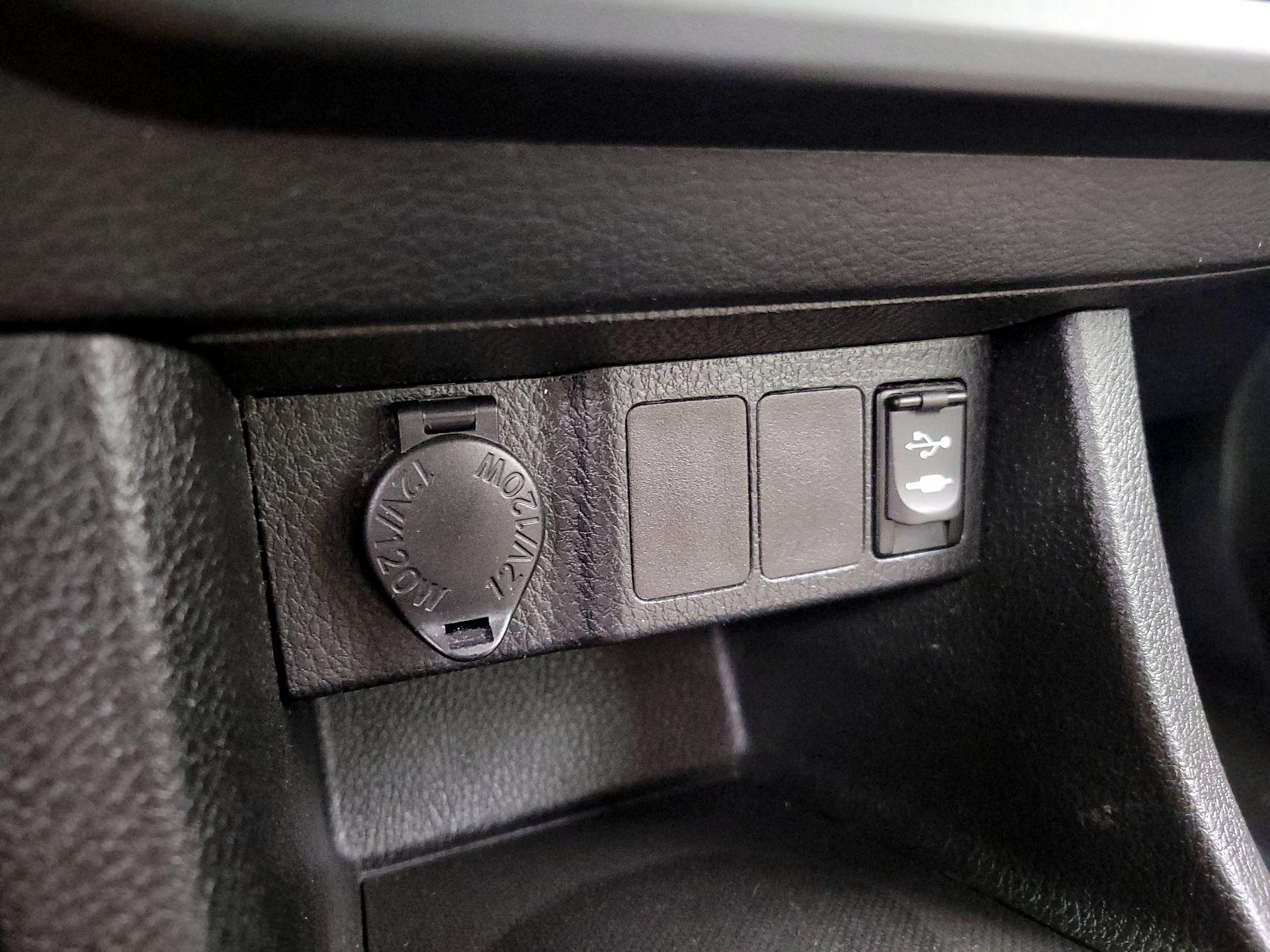 Thumbnail: 2015 Toyota Corolla - 18