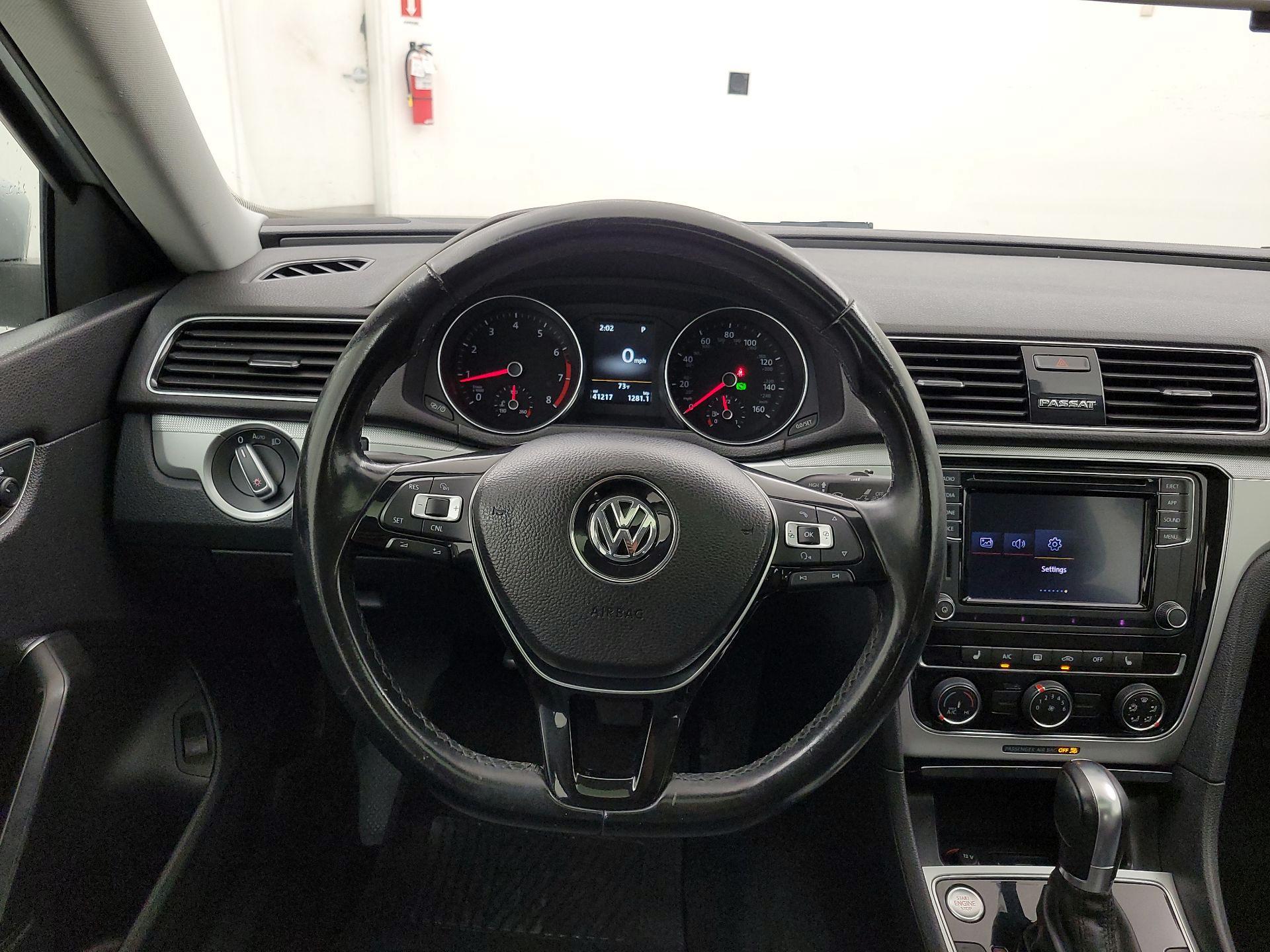 Thumbnail: 2019 Volkswagen Passat - 10