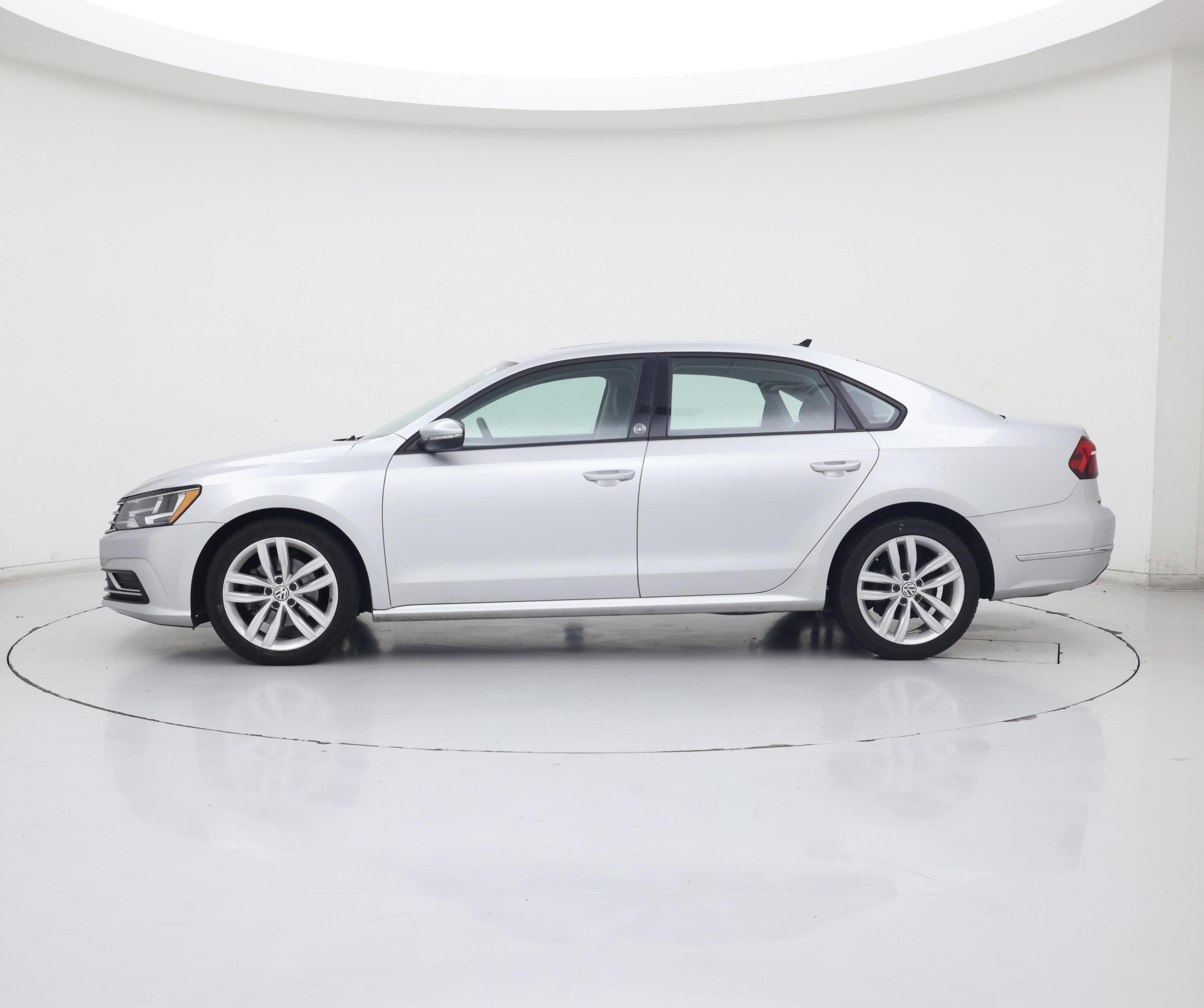 Thumbnail: 2019 Volkswagen Passat - 3