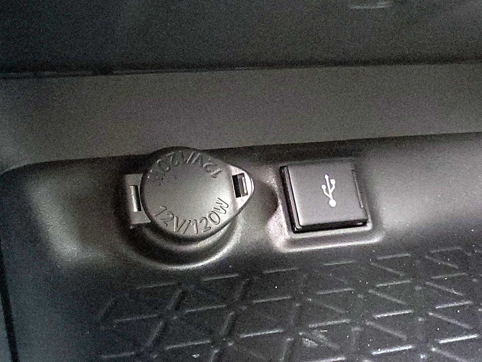 Thumbnail: 2022 Toyota RAV4 - 18