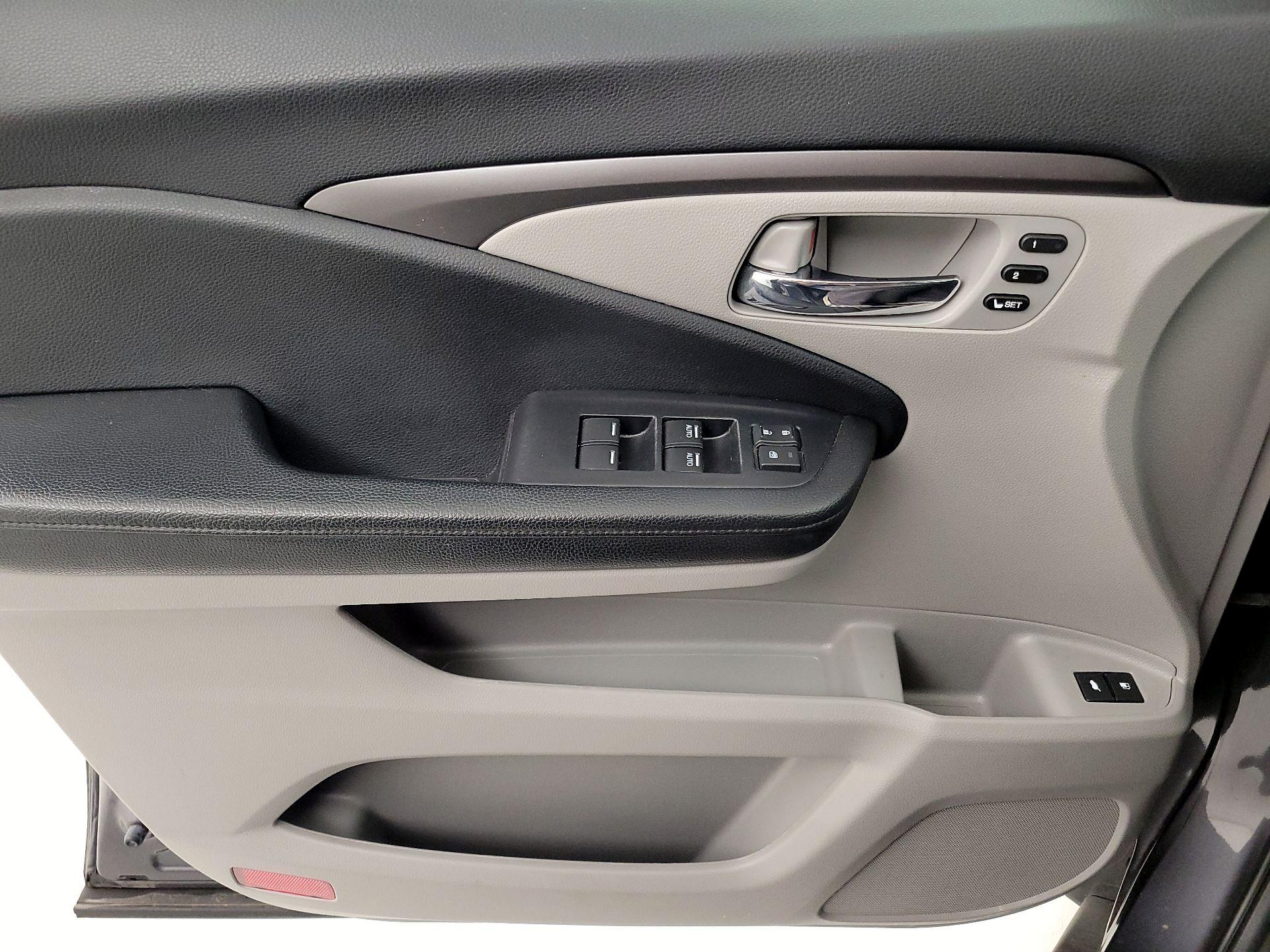 Thumbnail: 2019 Honda Pilot - 12