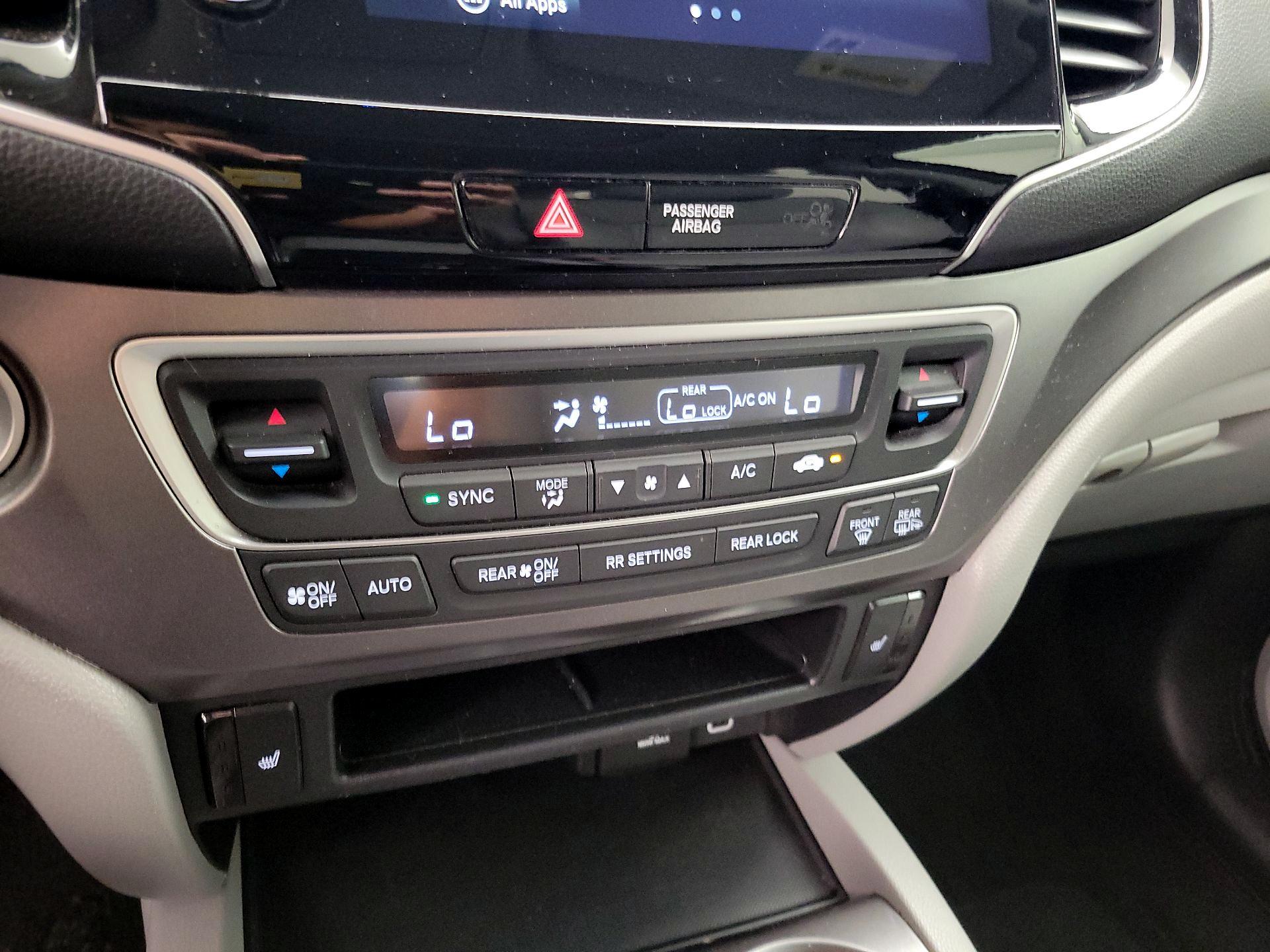 Thumbnail: 2019 Honda Pilot - 16