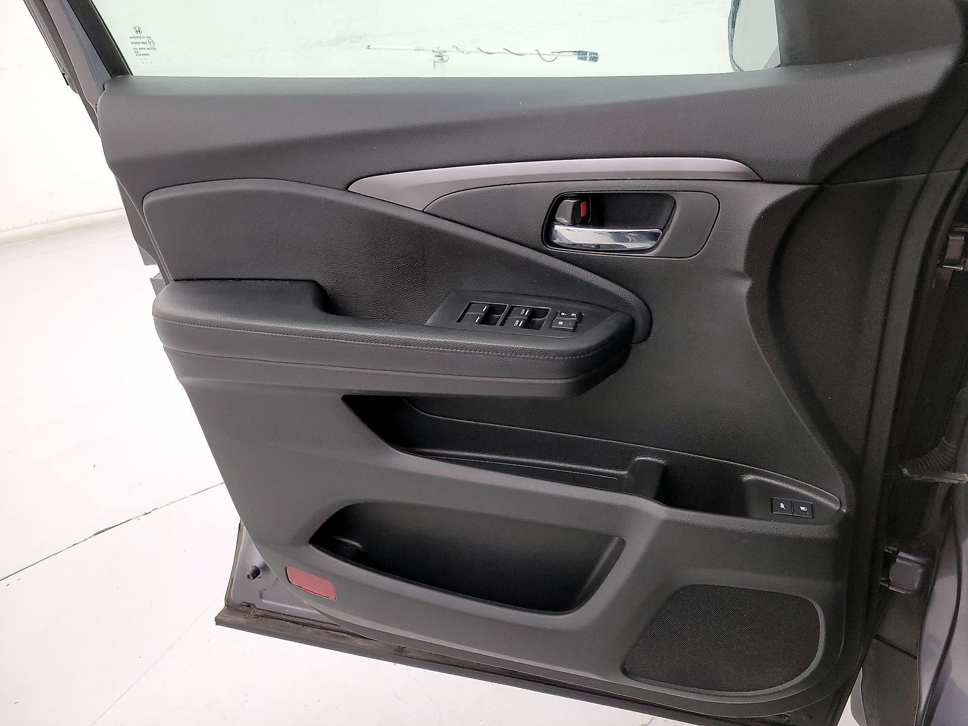 Thumbnail: 2016 Honda Pilot - 12