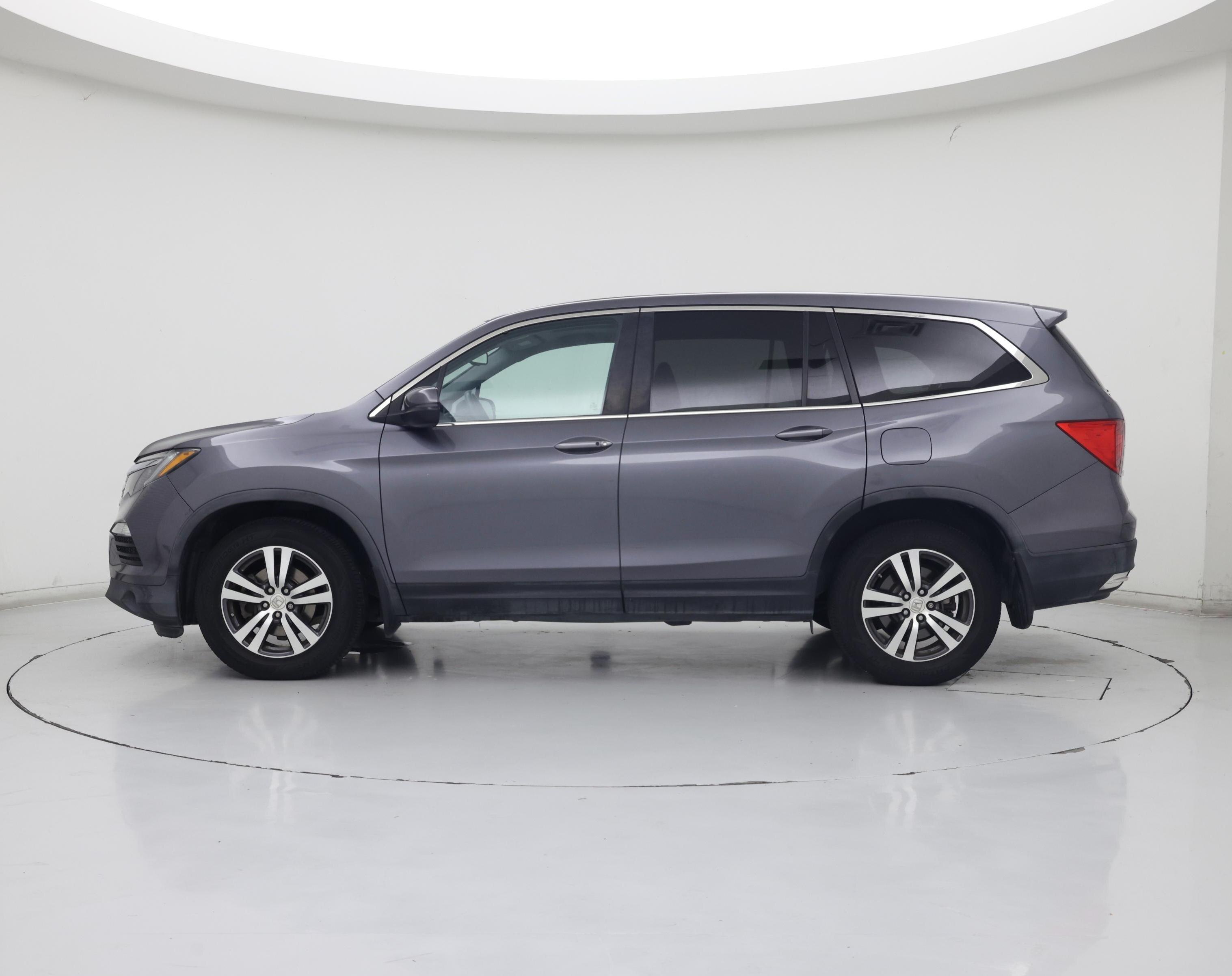 Thumbnail: 2016 Honda Pilot - 3