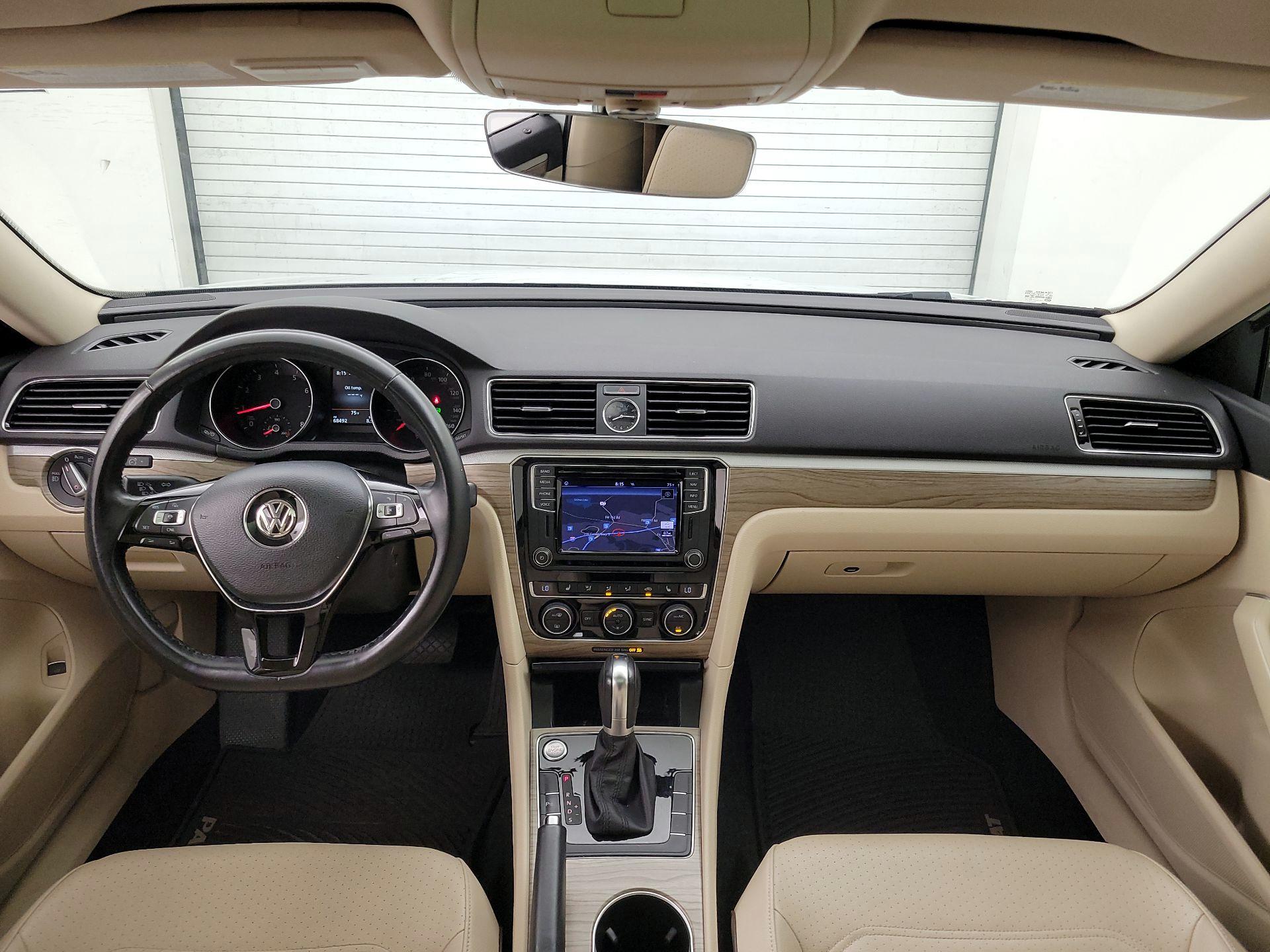 Thumbnail: 2017 Volkswagen Passat - 9