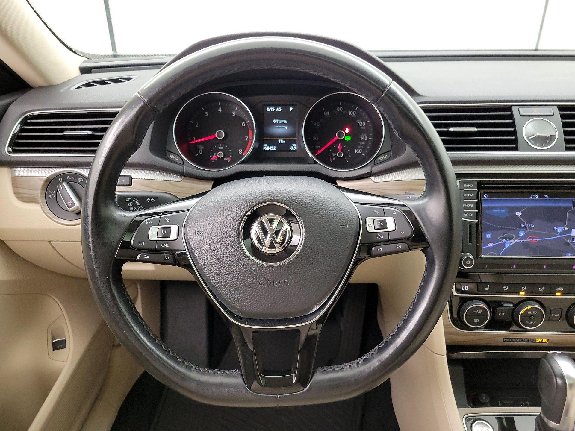 Thumbnail: 2017 Volkswagen Passat - 10