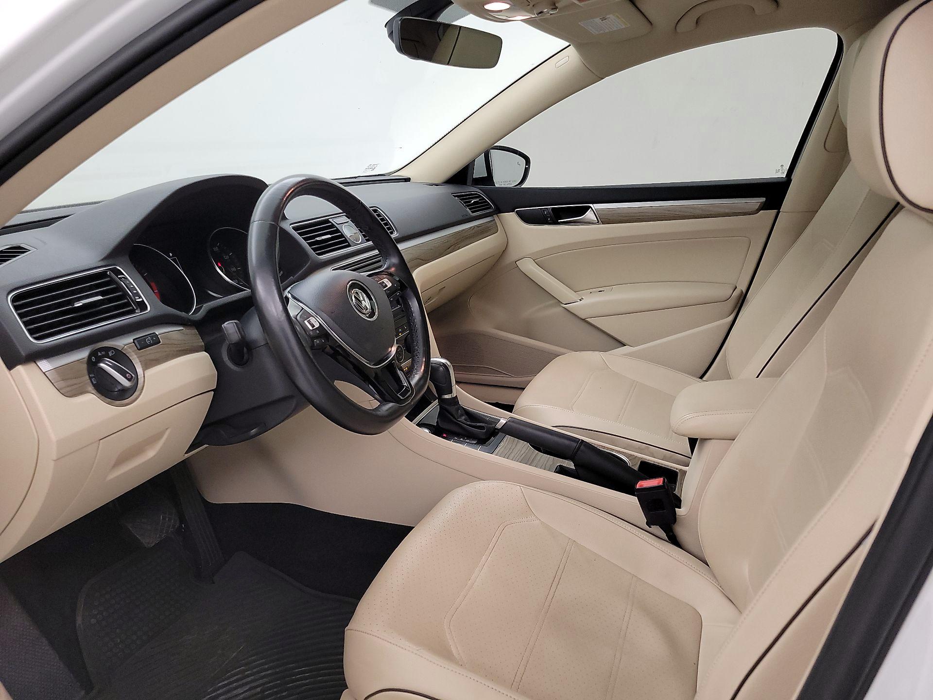 Thumbnail: 2017 Volkswagen Passat - 11