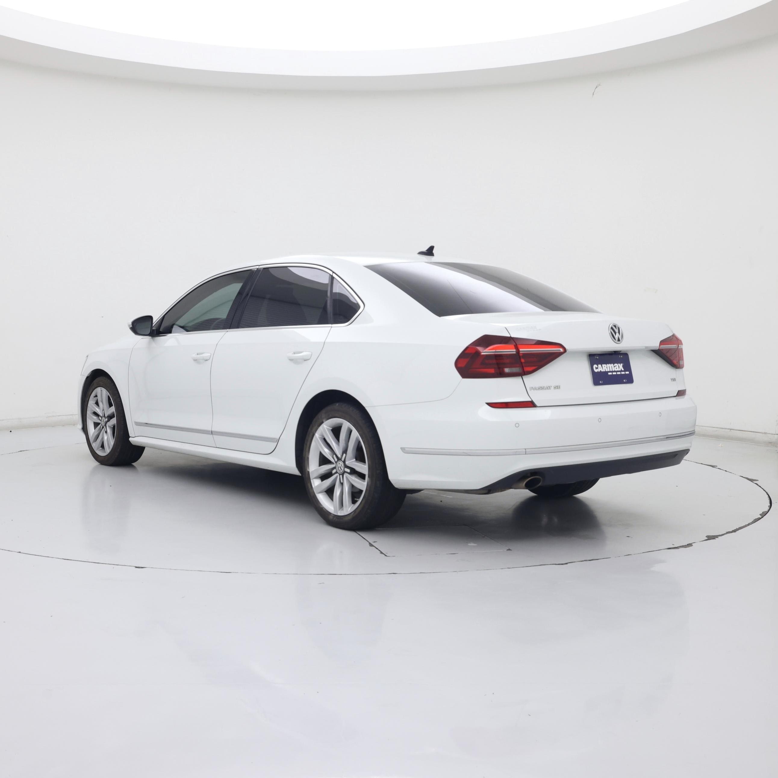 Thumbnail: 2017 Volkswagen Passat - 2