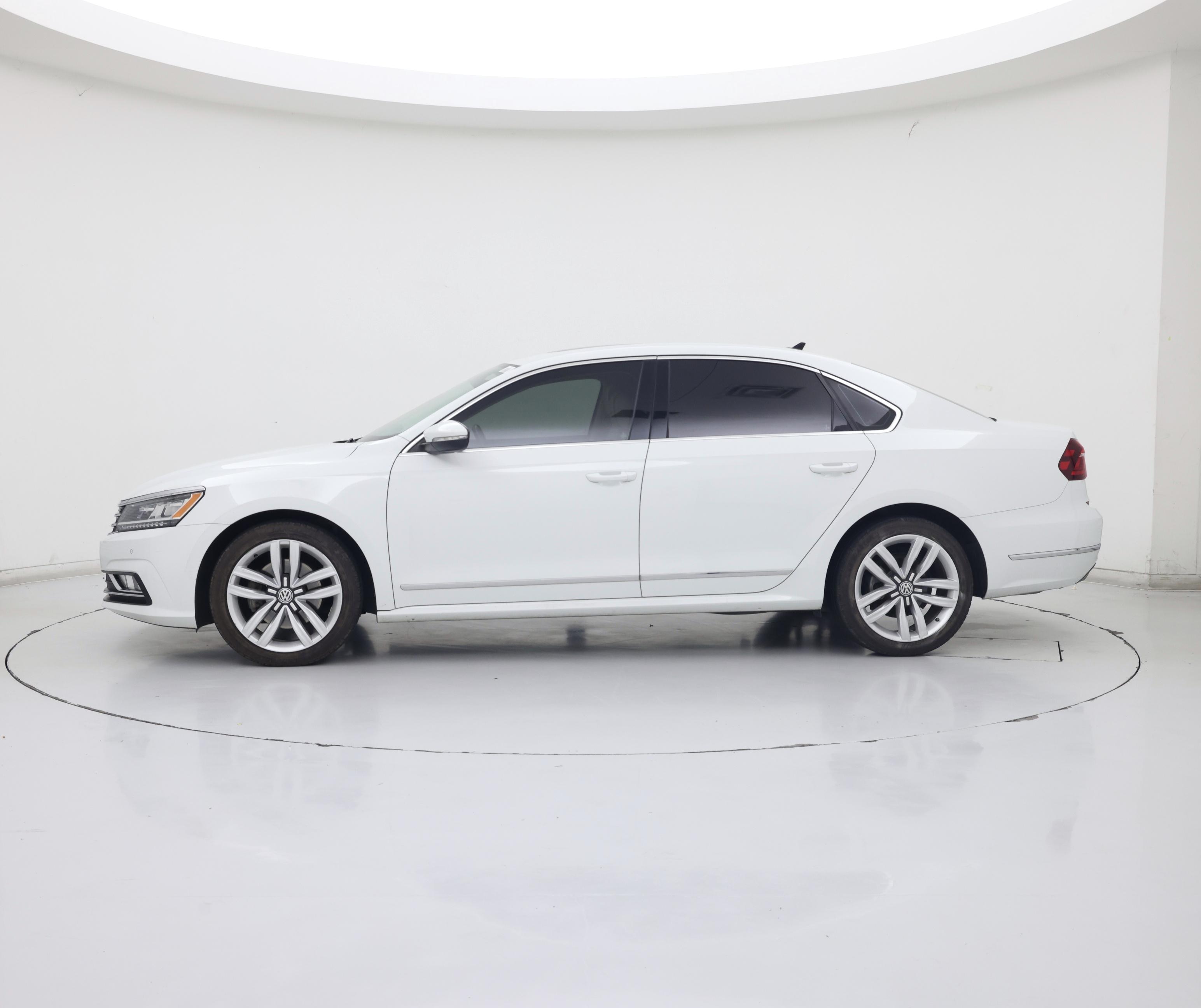 Thumbnail: 2017 Volkswagen Passat - 3