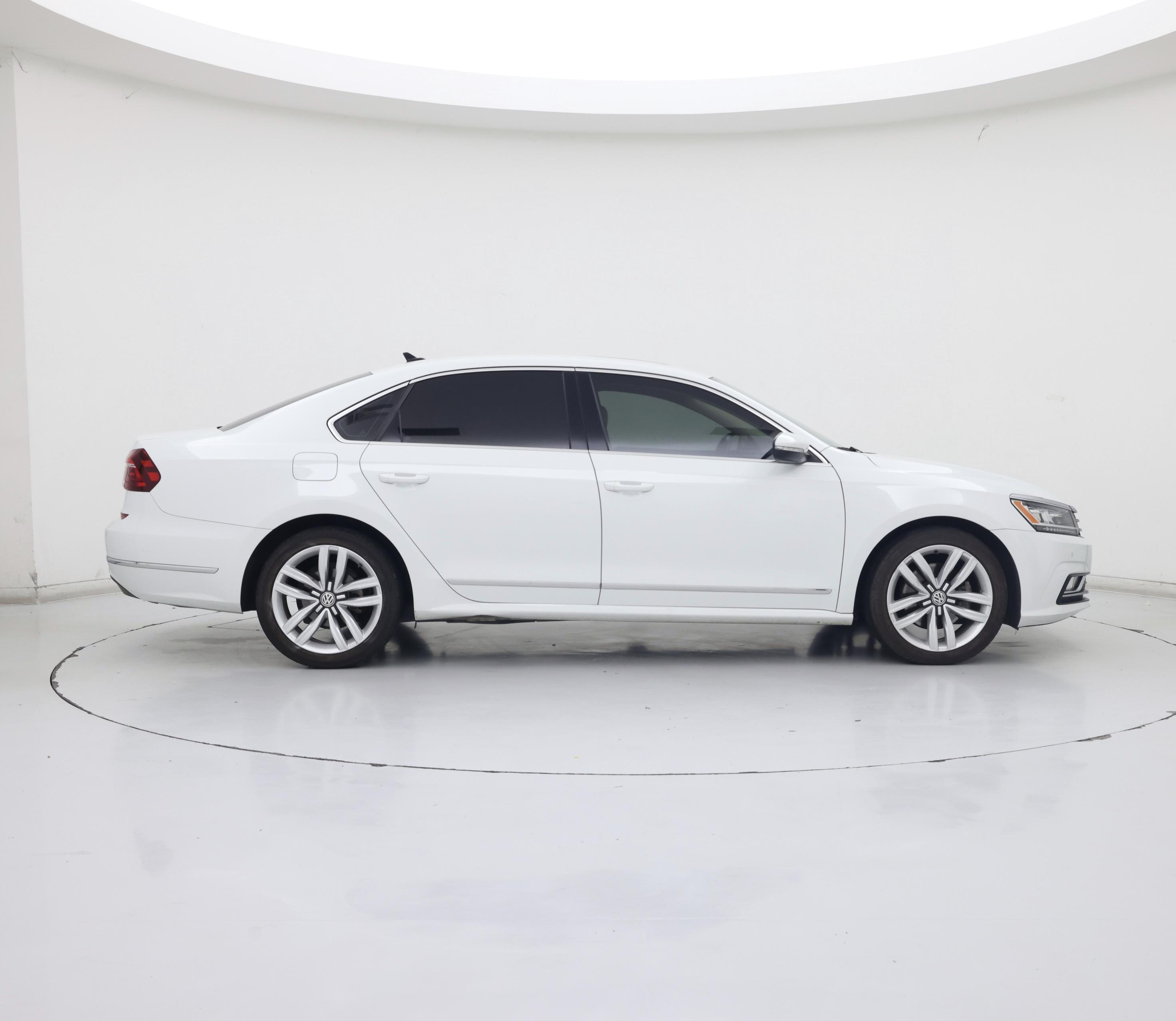 Thumbnail: 2017 Volkswagen Passat - 7