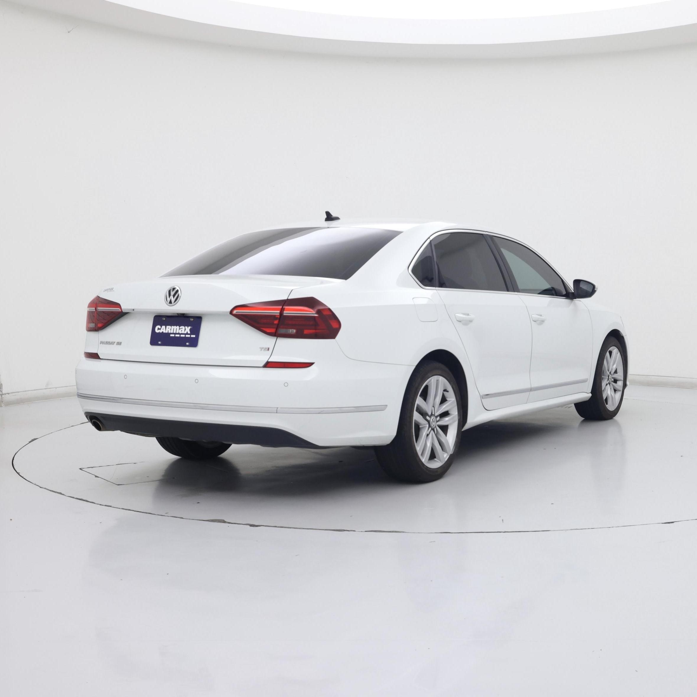 Thumbnail: 2017 Volkswagen Passat - 8