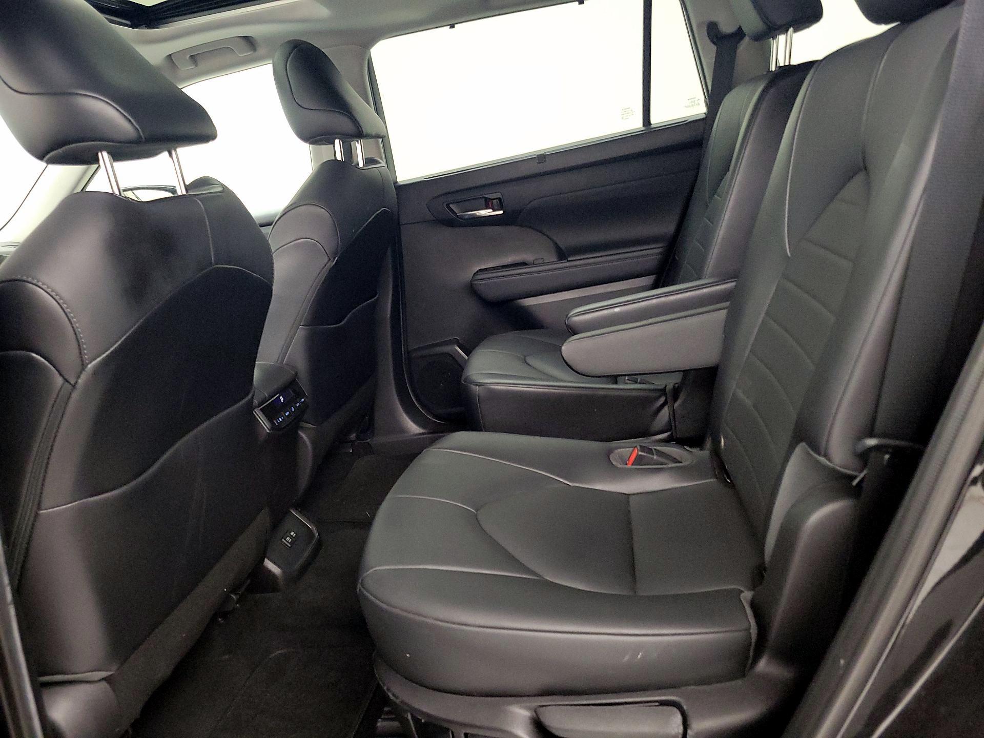 Thumbnail: 2021 Toyota Highlander - 20